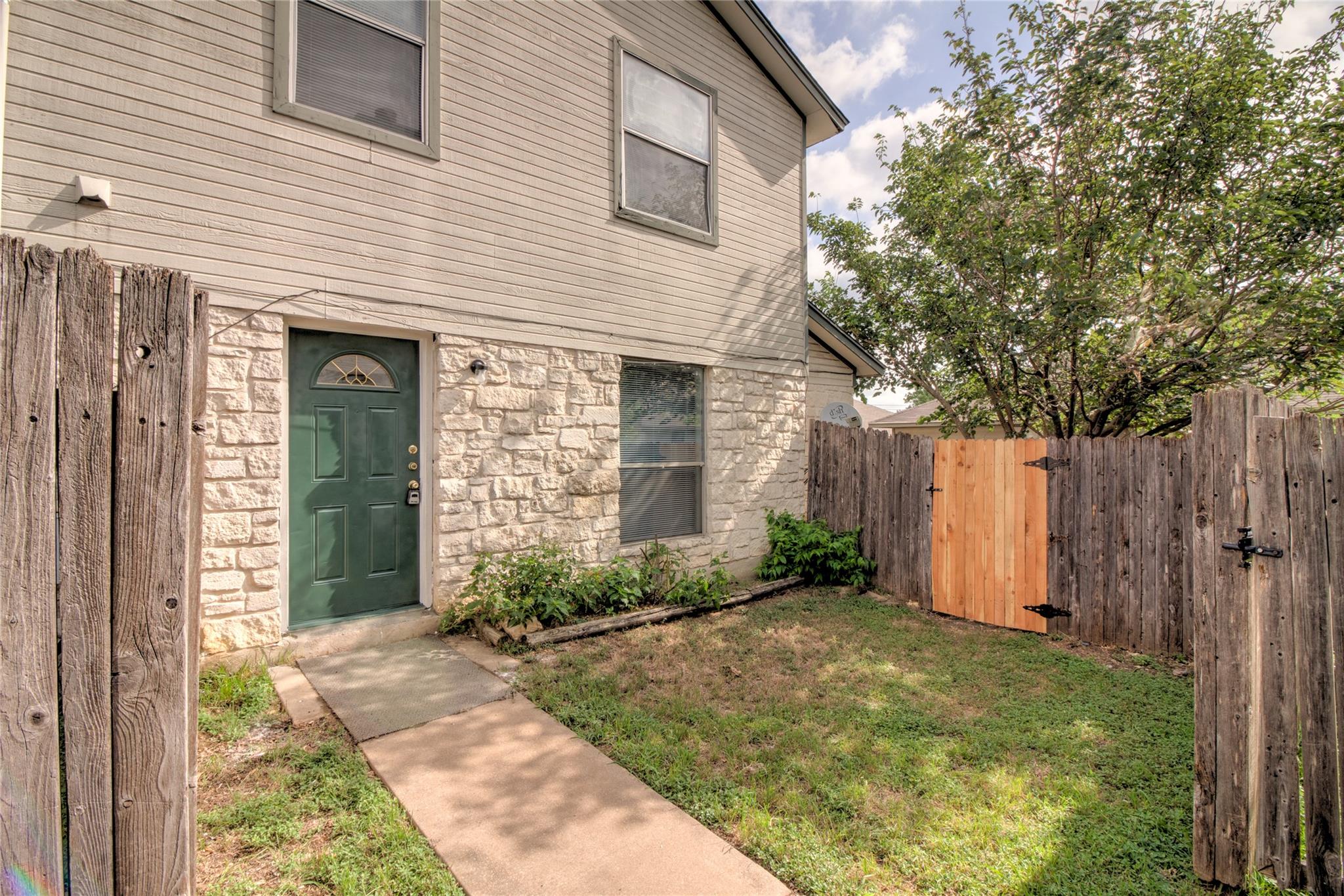 2211 Creekside C Ln #c Property Photo 1