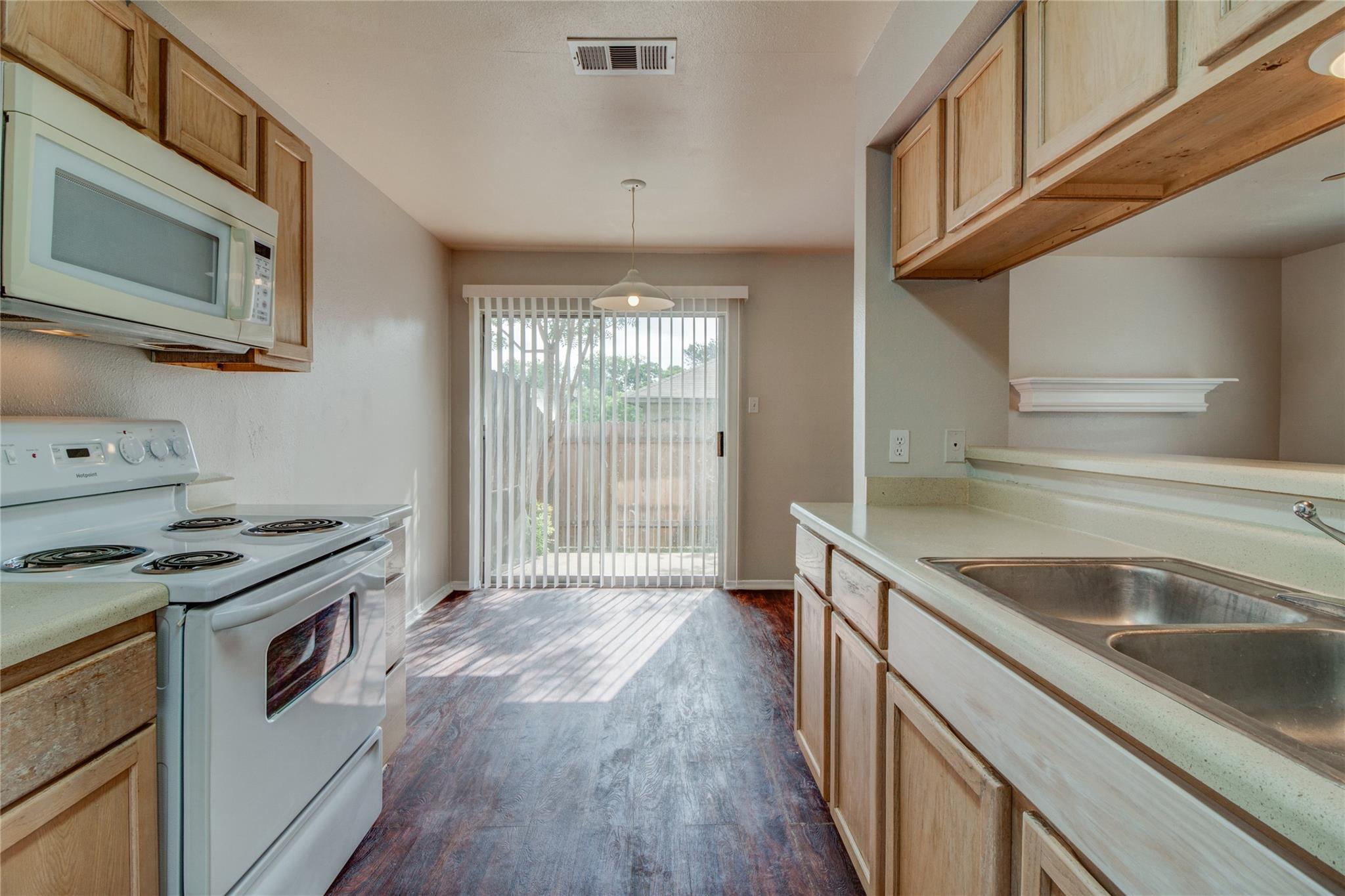 2211 Creekside C Ln #c Property Photo 10