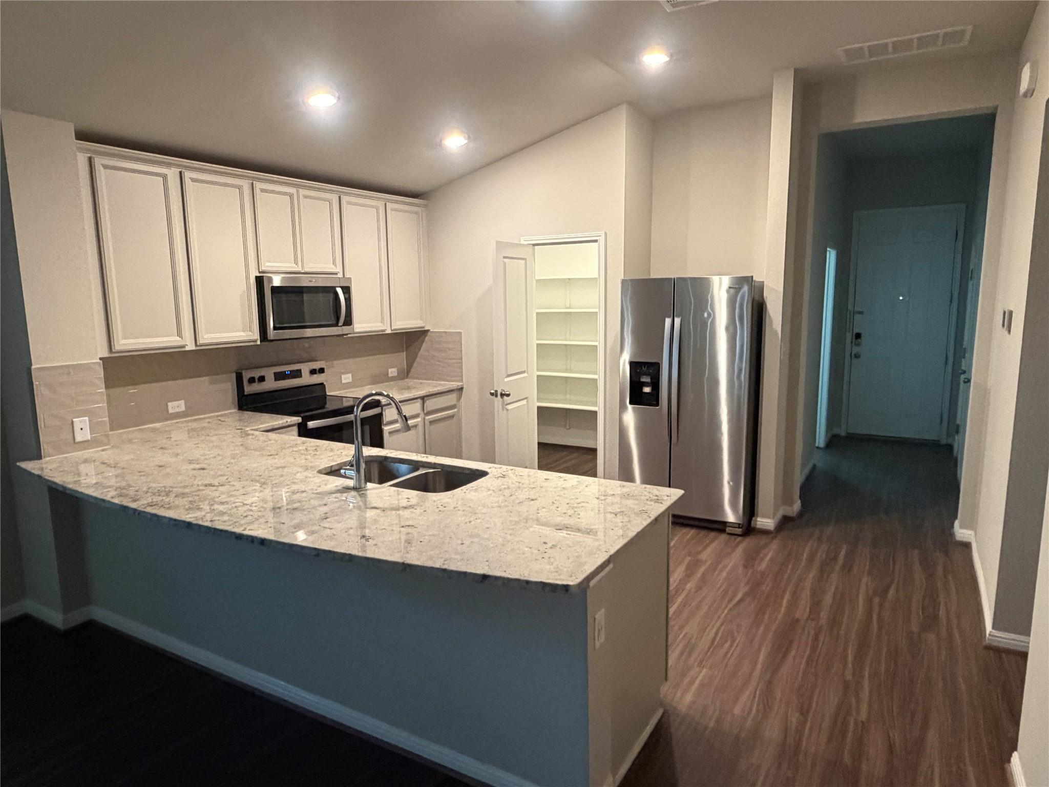 224 Blooming Trl Property Photo 4