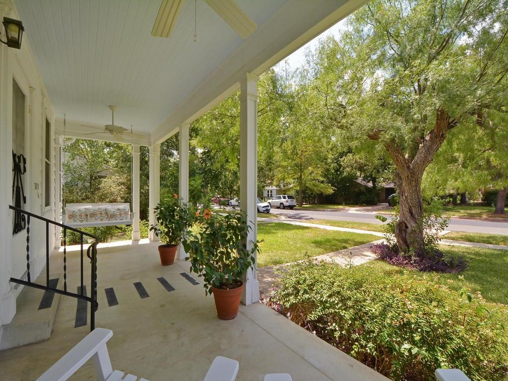 3813 Avenue H Property Photo 2