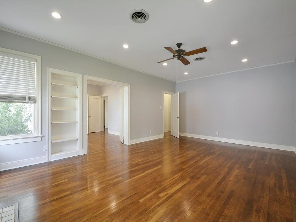3813 Avenue H Property Photo 4