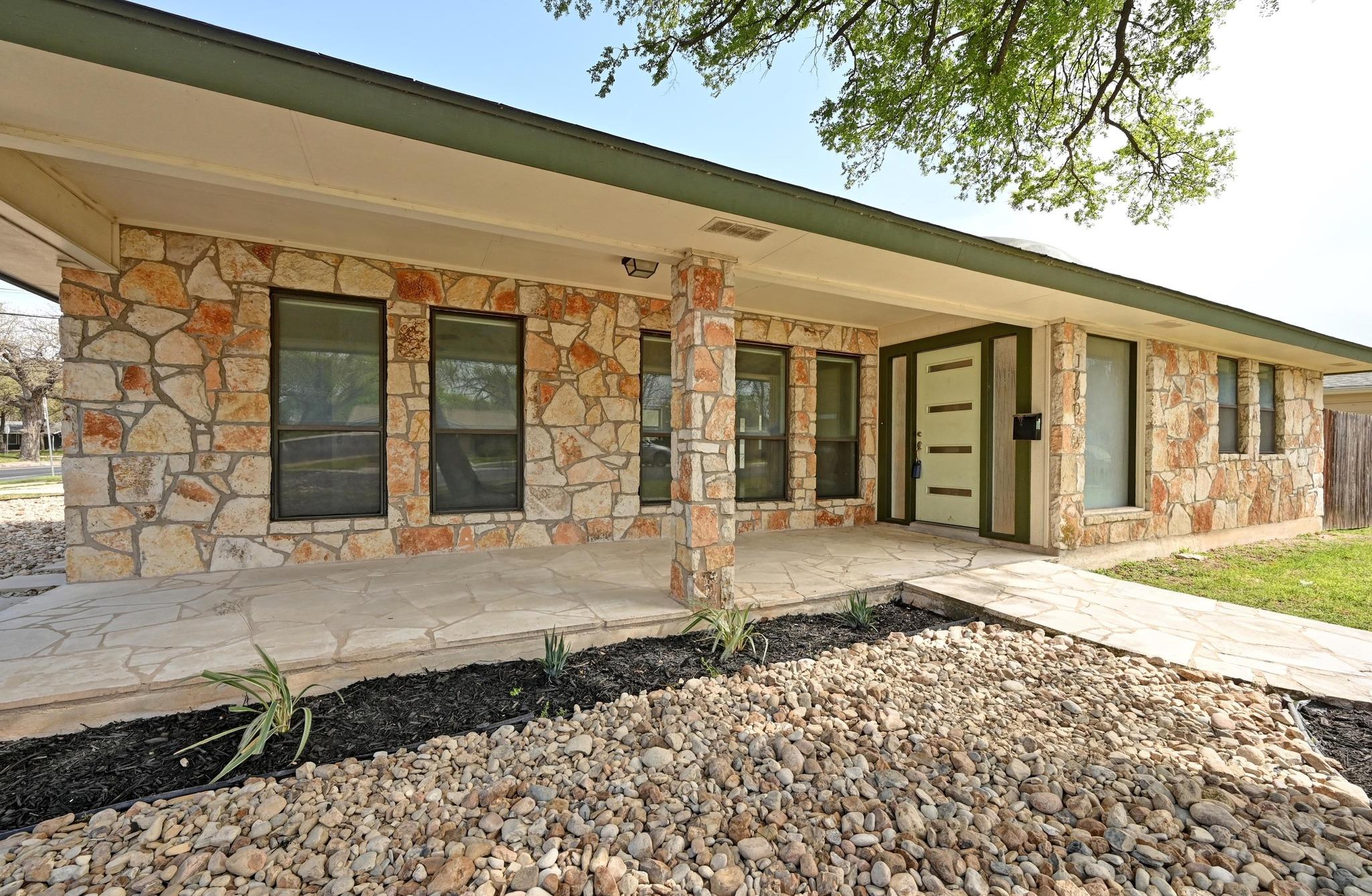 1700 Rogge Ln Property Photo