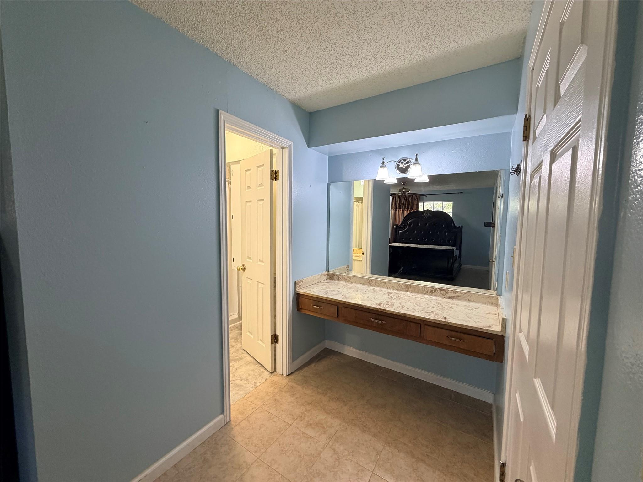 2800 Robin Rd Property Photo 4