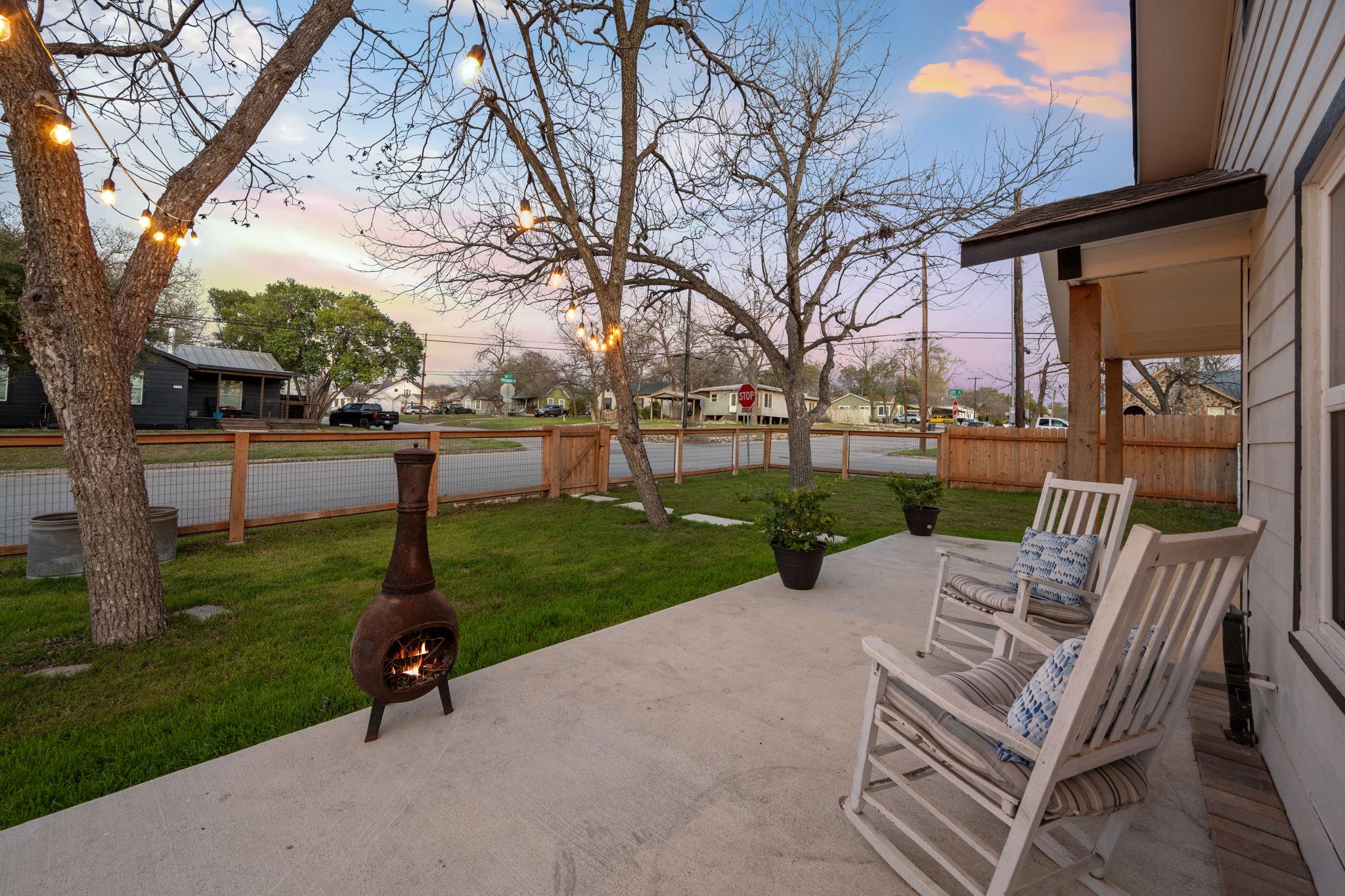 1428 Lee St Property Photo 4