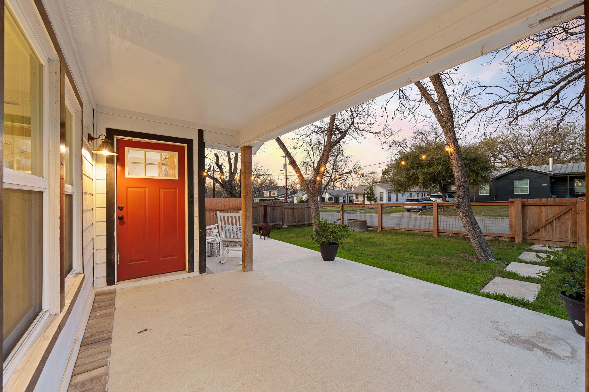 1428 Lee St Property Photo 5