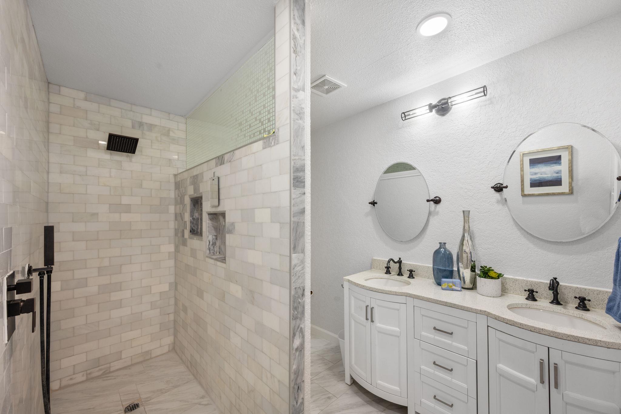 1428 Lee St Property Photo 17