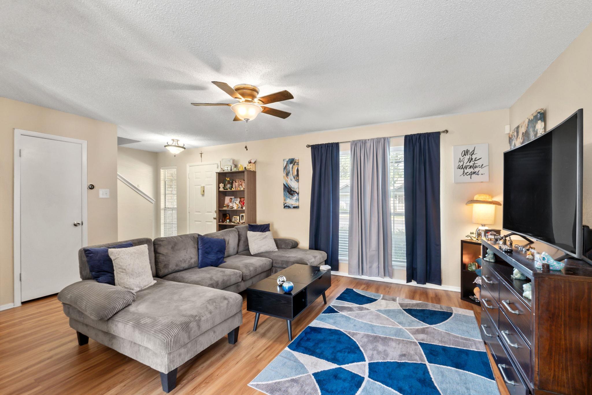 1015 E Yager Ln #56 Property Photo 1