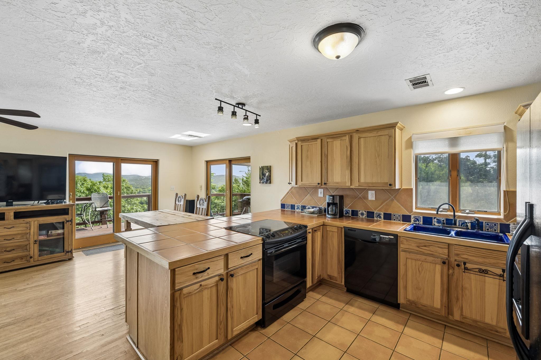 1121 Bradstreet None Property Photo 16