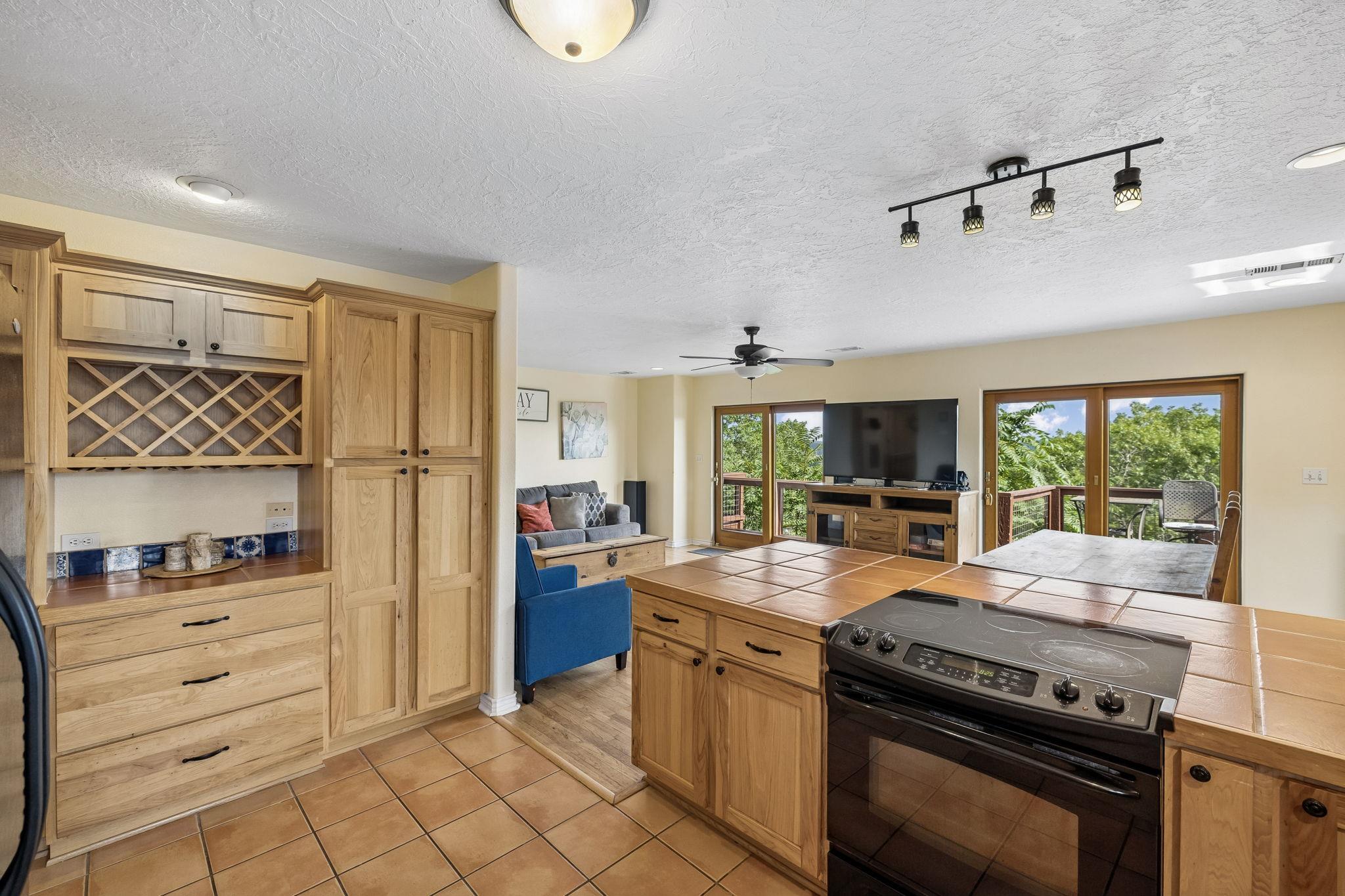 1121 Bradstreet None Property Photo 17