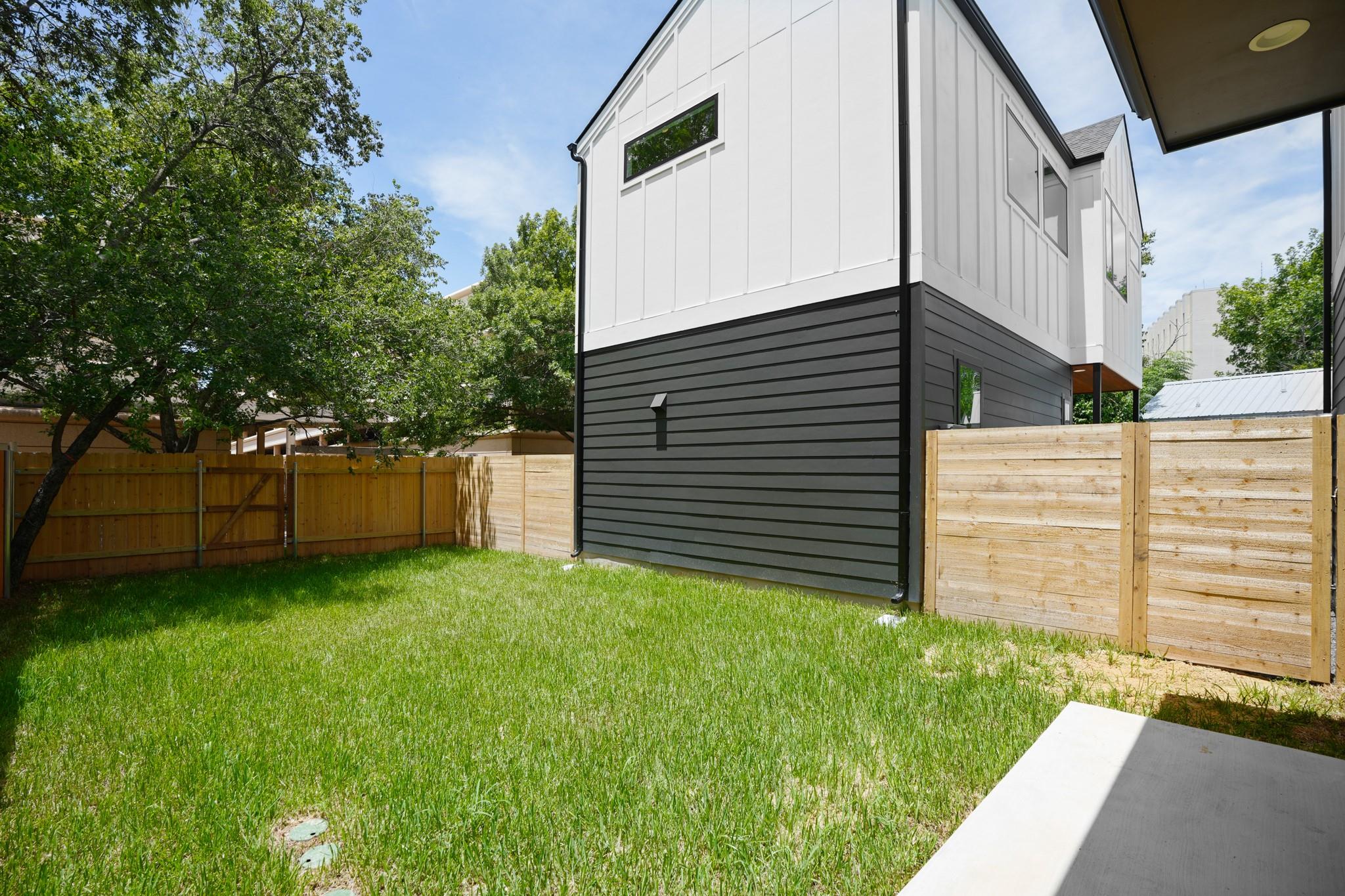 913 Capitol Ct #1 Property Photo 6