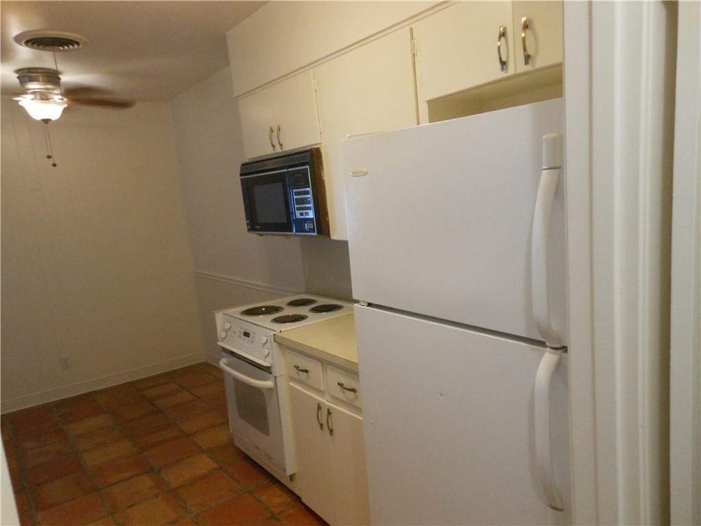 2308 Barton Skwy Nw #b Property Photo 3