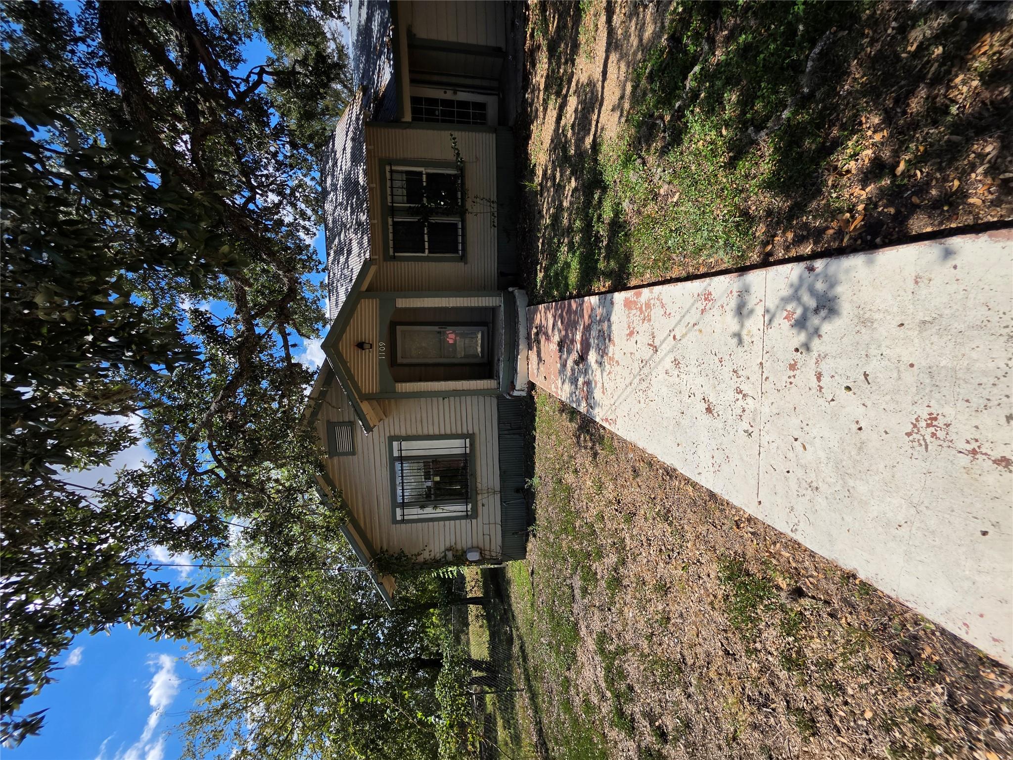 1109 Pecos St Property Photo 1