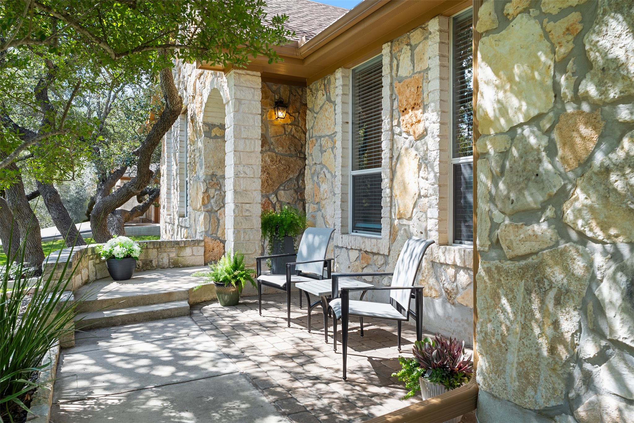 807 Meadow Oaks Dr Property Photo 1