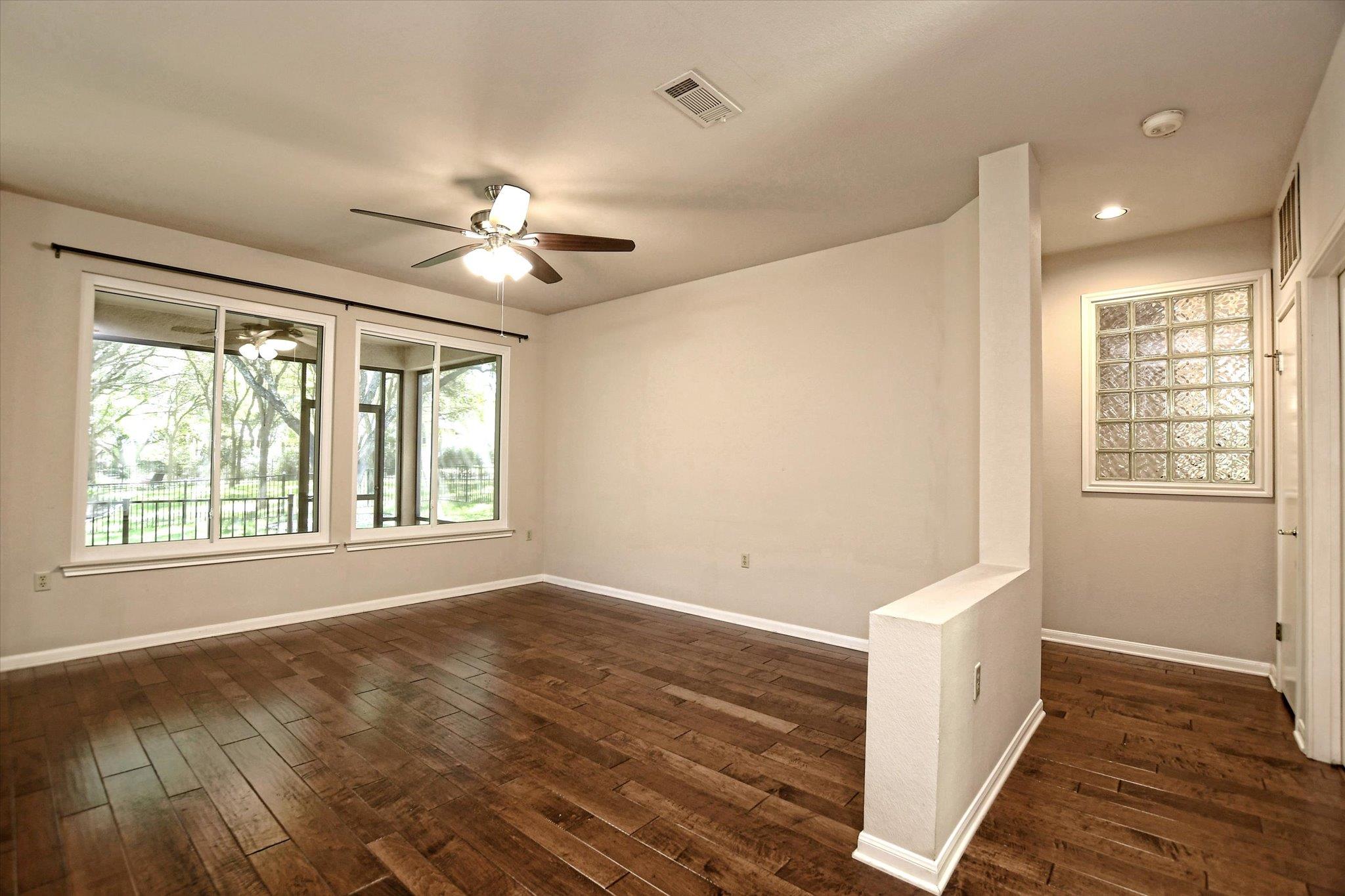 103 Elderberry St Property Photo 3