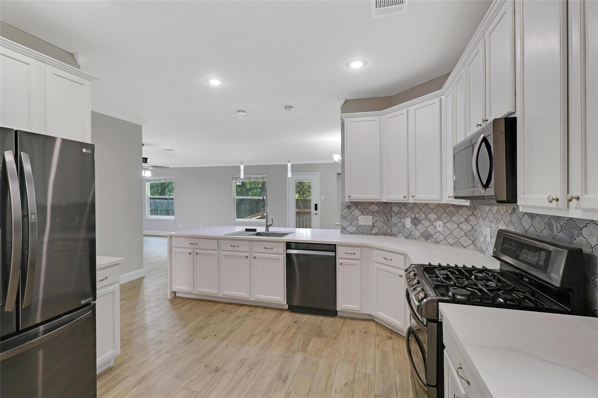 305 Dayna Cv Property Photo 11