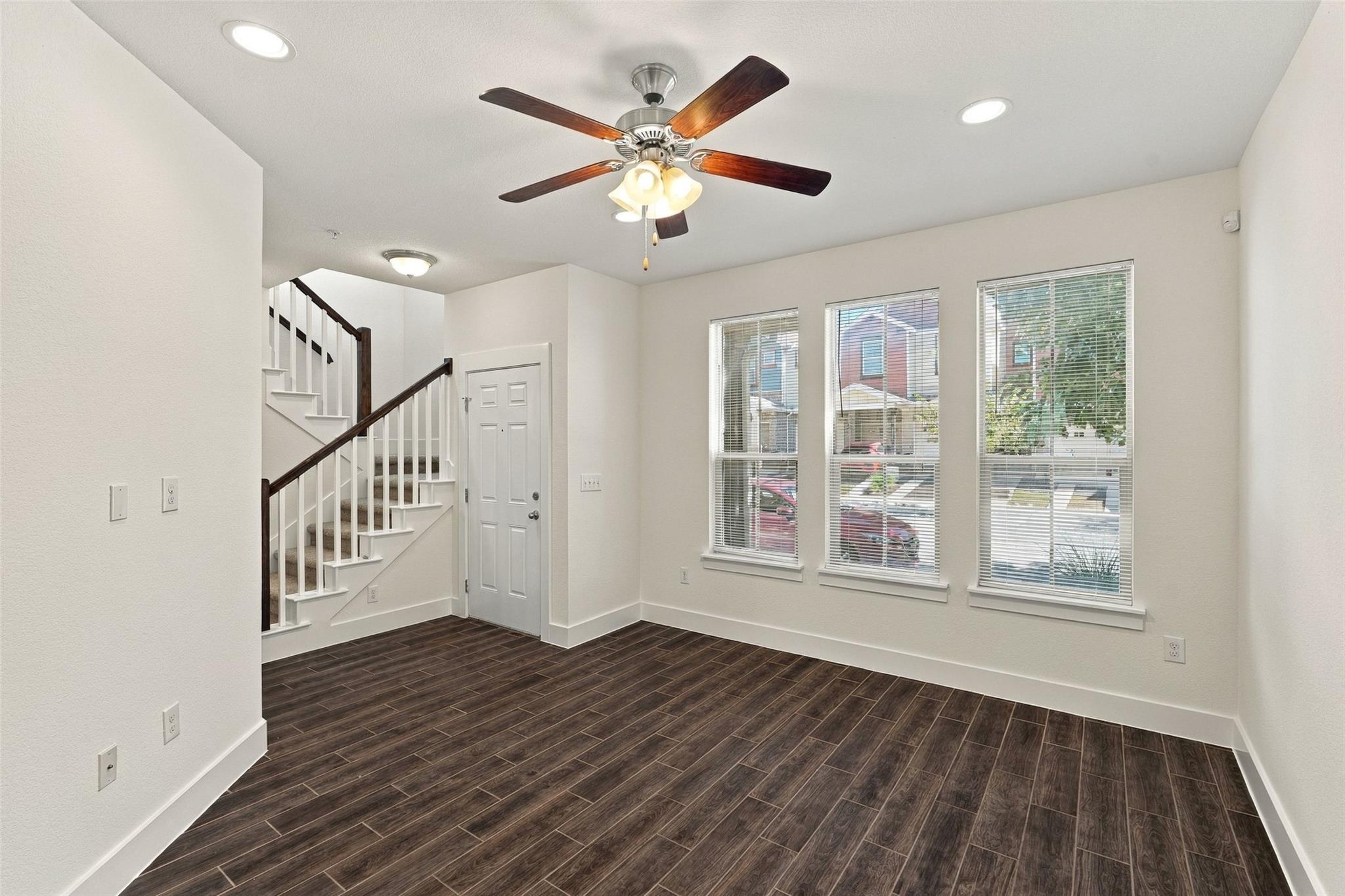 7414 Wolverine St Property Photo 3