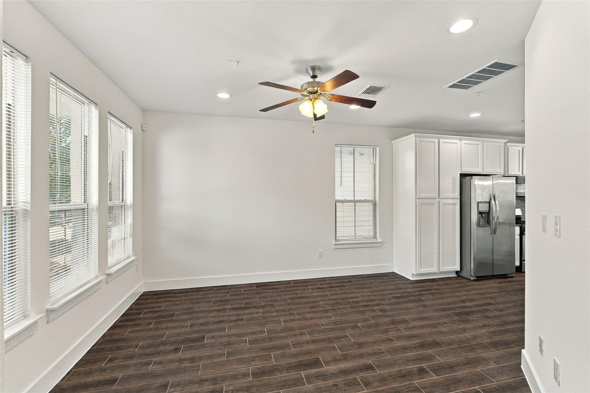 7414 Wolverine St Property Photo 4