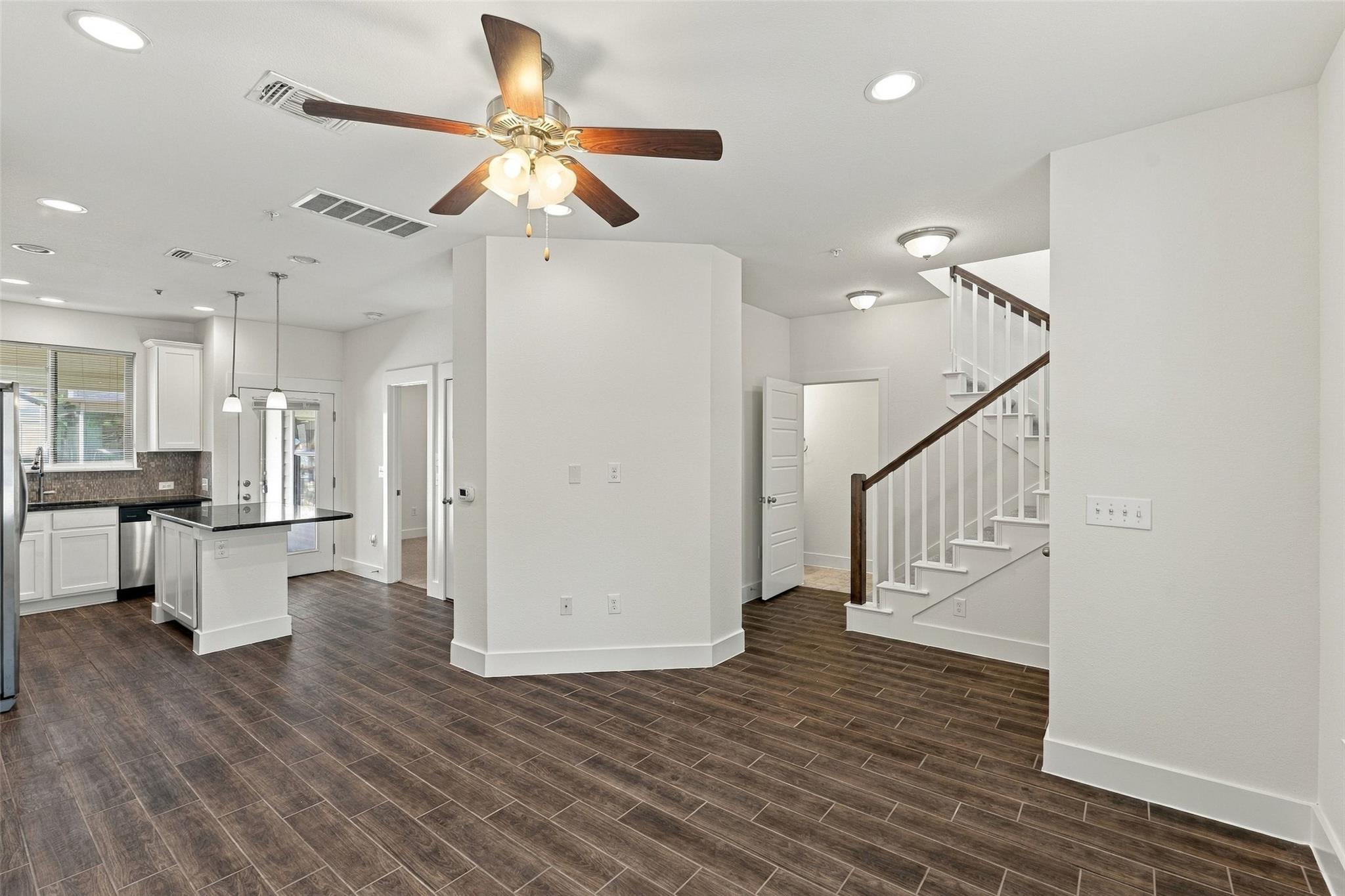 7414 Wolverine St Property Photo 5