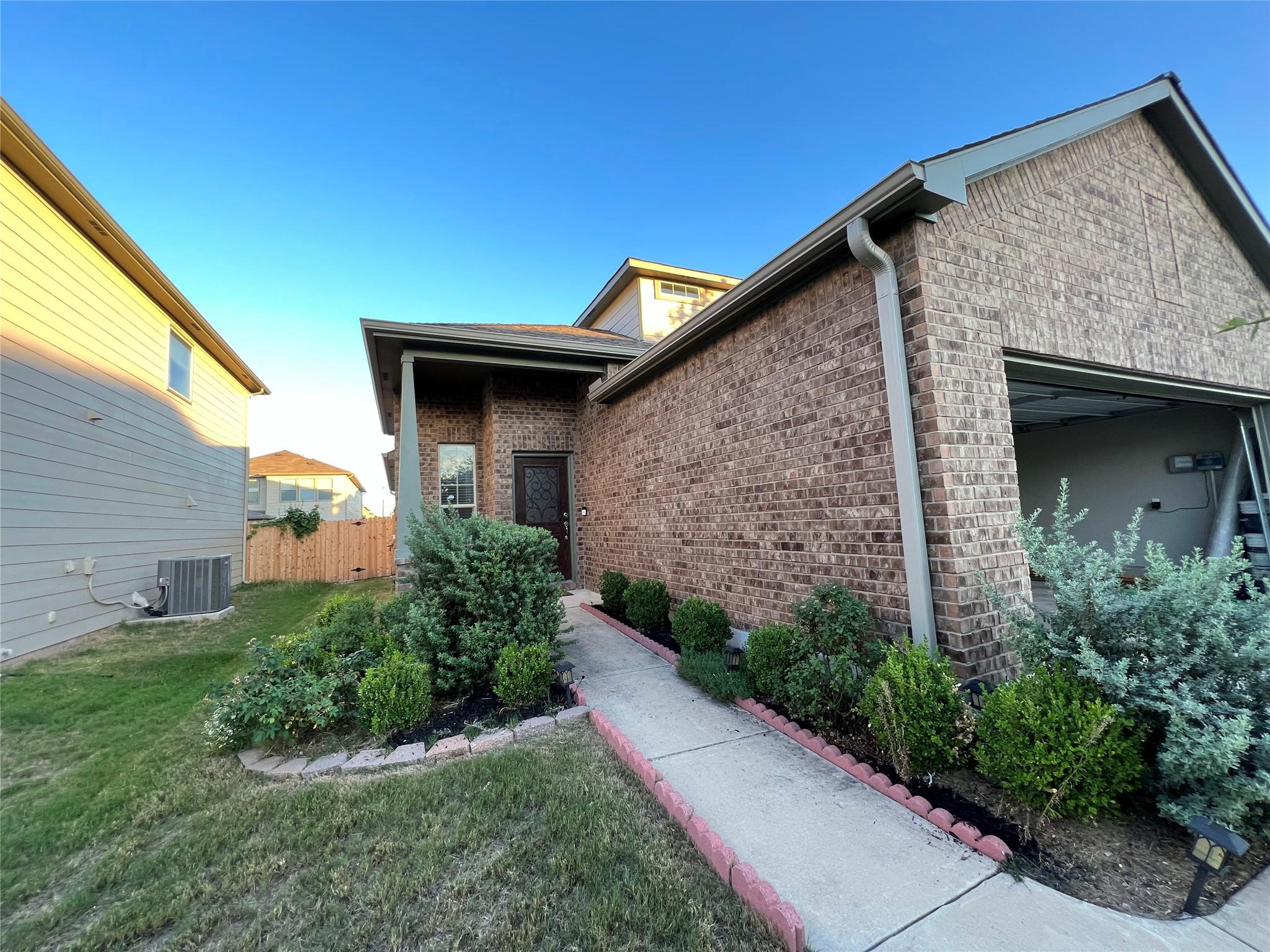 16017 Hawthorne Heights Trl Property Photo 1