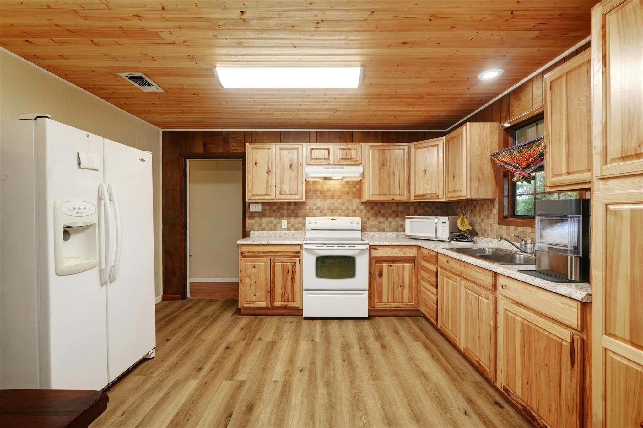 2169 Highway 304 Property Photo 7