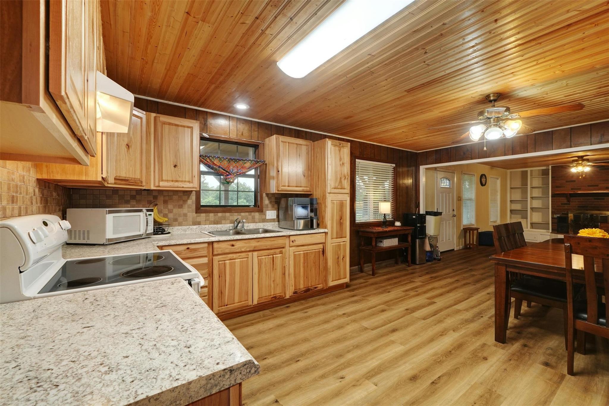 2169 Highway 304 Property Photo 8