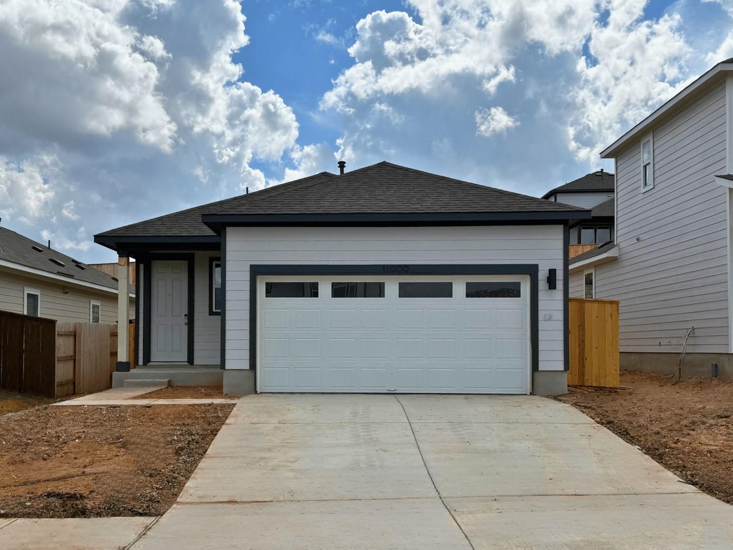 11909 Murano Dr Property Photo 3