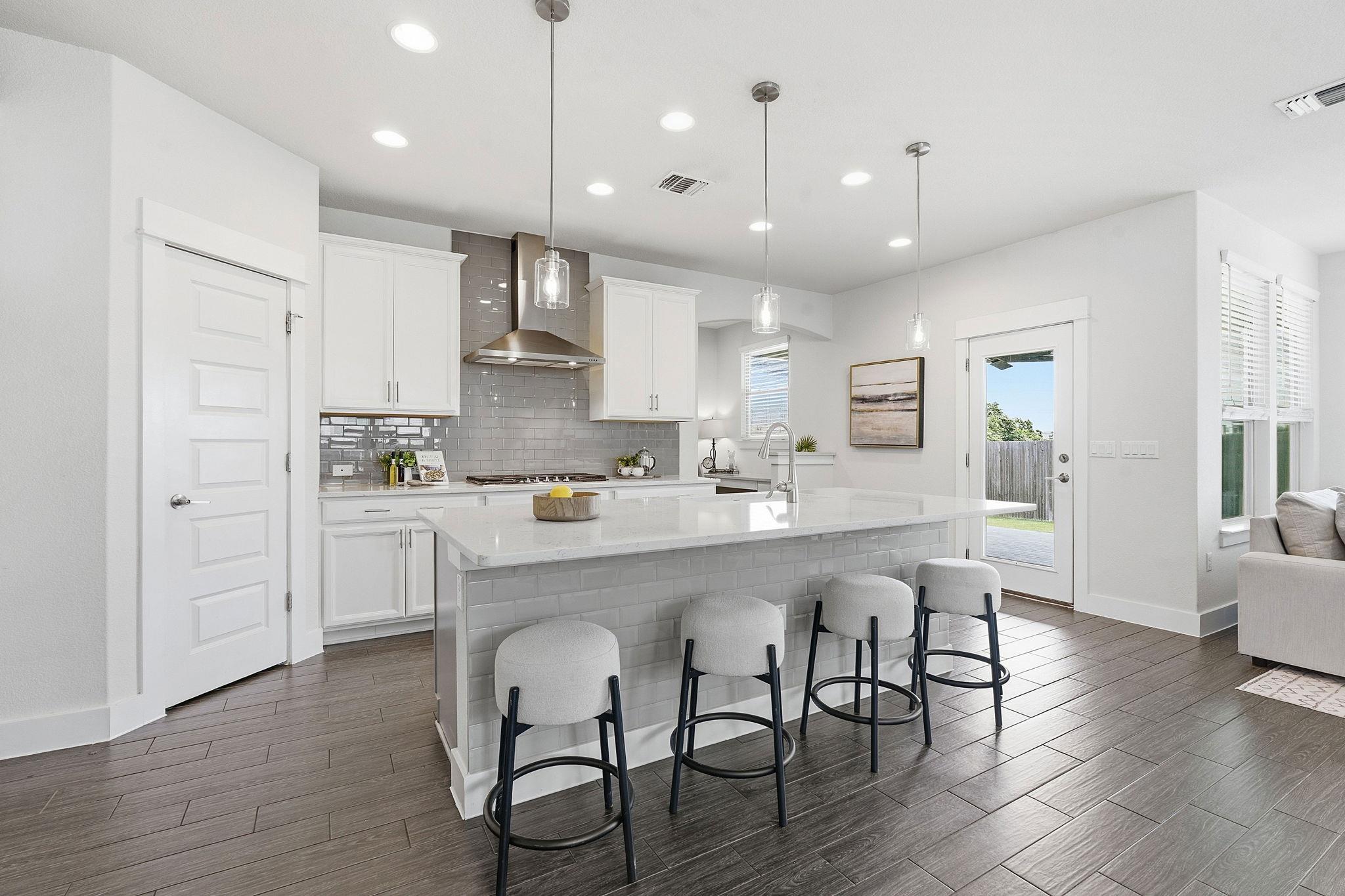 14215 Alloro Dr Property Photo 8