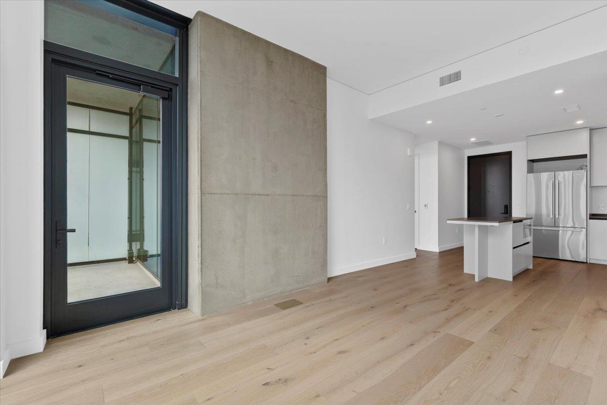 610 Davis St #2503 Property Photo 8