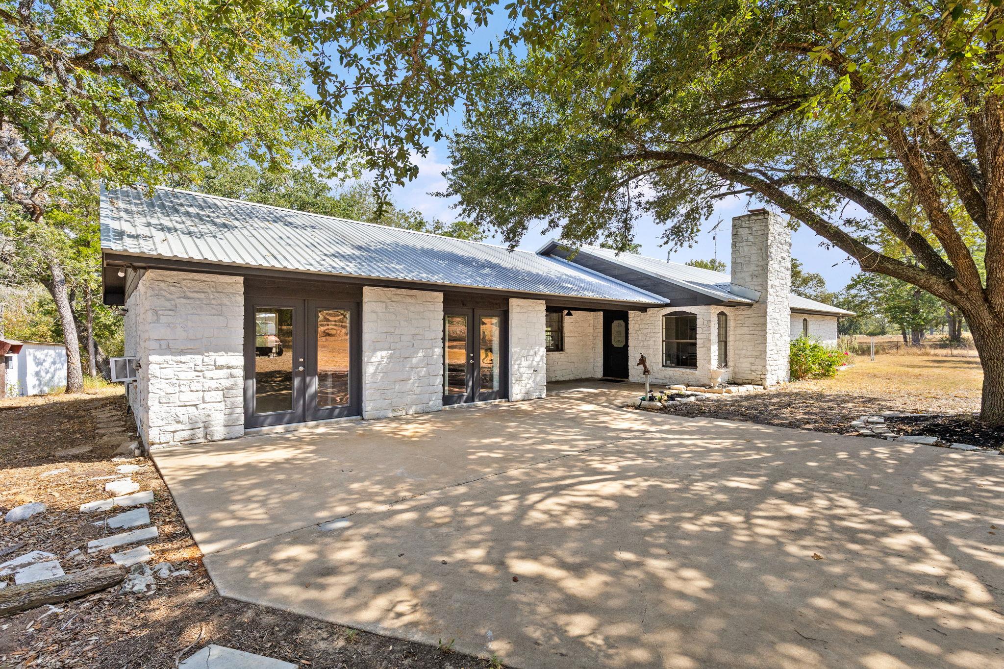 196 Willy Rd Property Photo 3