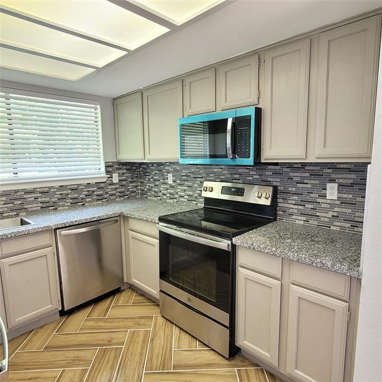 13351 Water Oak Ln #b Property Photo 5