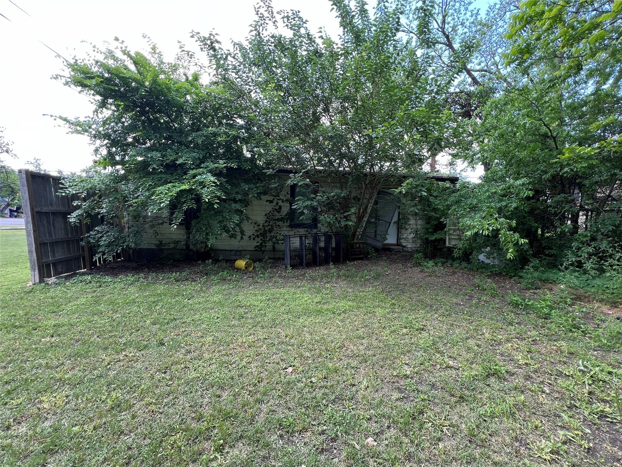 2406 Mlk Blvd Property Photo 2