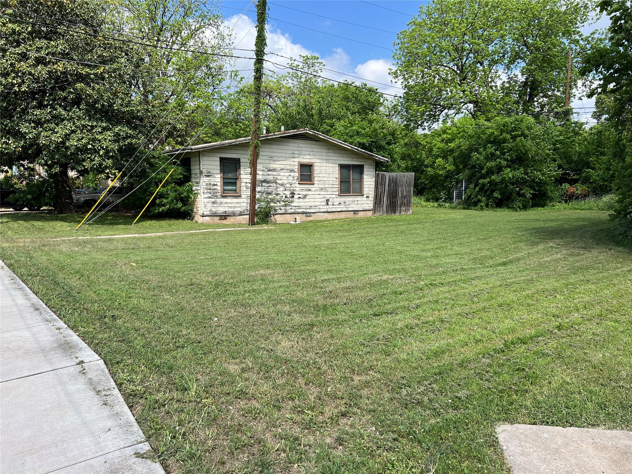 2406 Mlk Blvd Property Photo 3