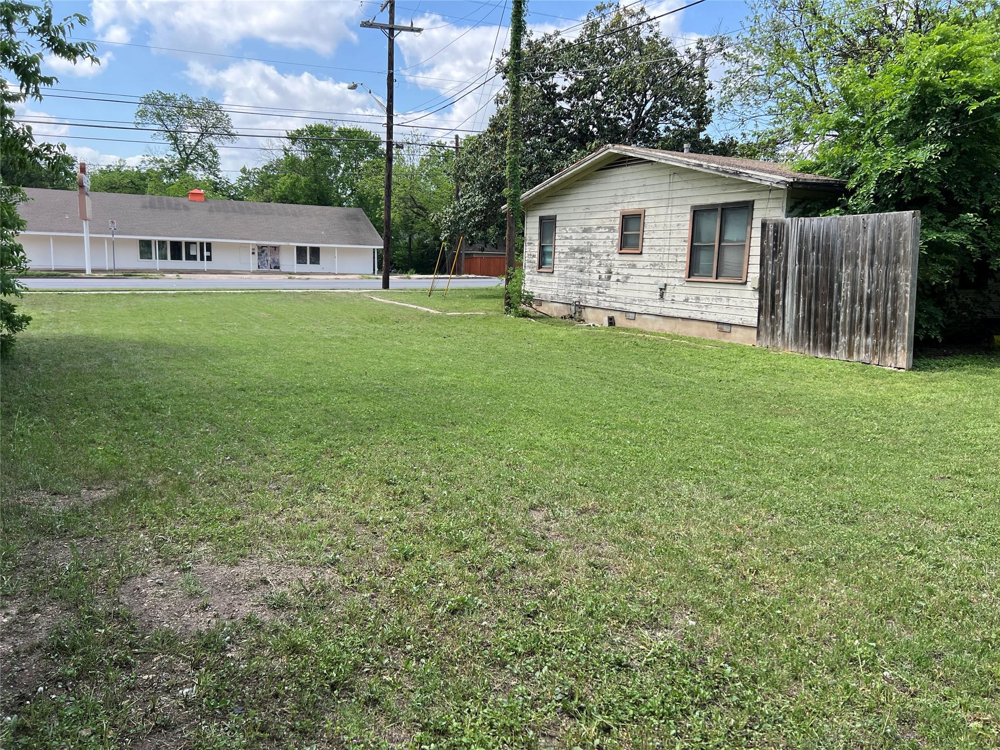 2406 Mlk Blvd Property Photo 4