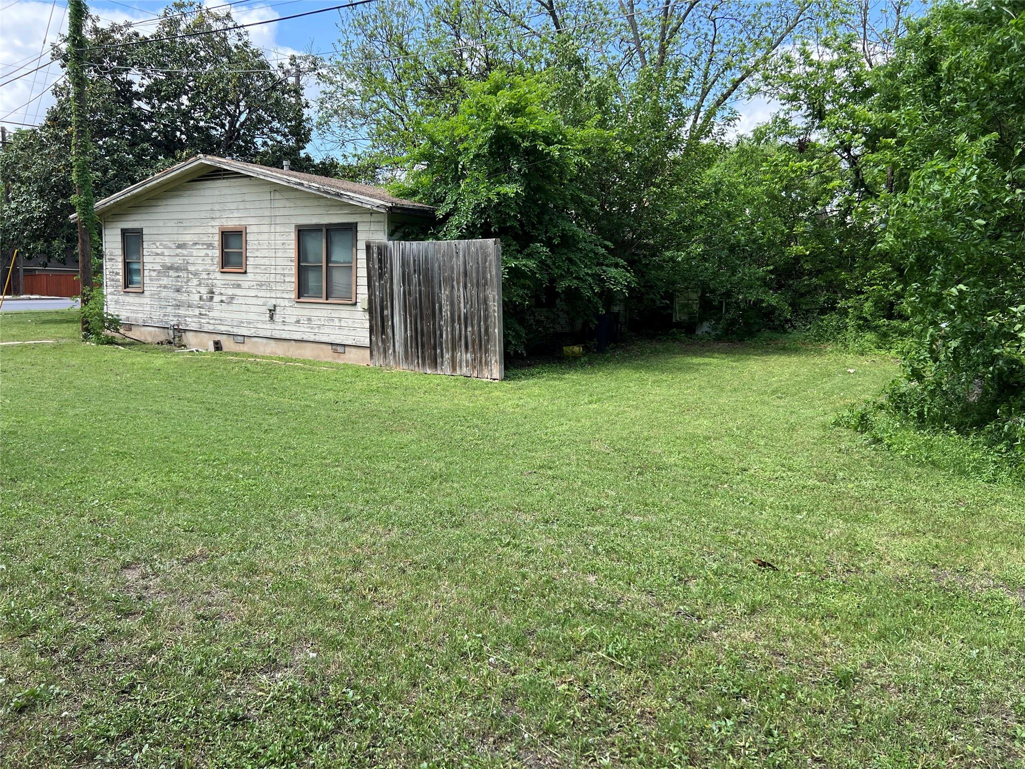 2406 Mlk Blvd Property Photo 5