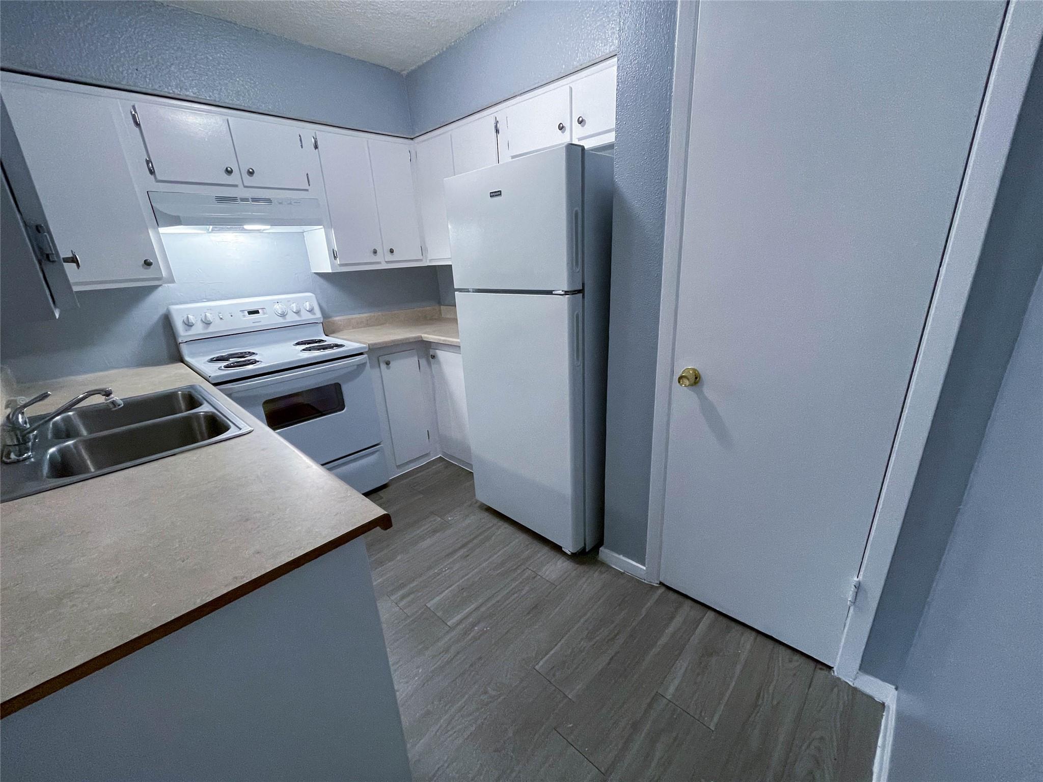 8907 Parkfield Dr #204 Property Photo 4