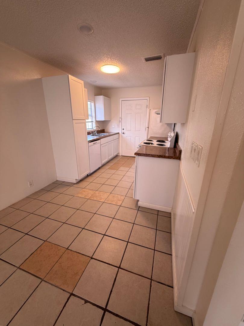 212 Aster St #a Property Photo 3