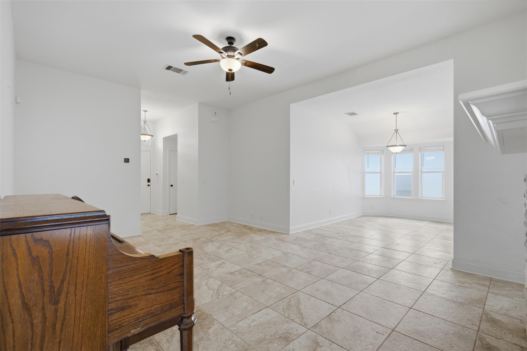 108 Songbird Ct Property Photo 6