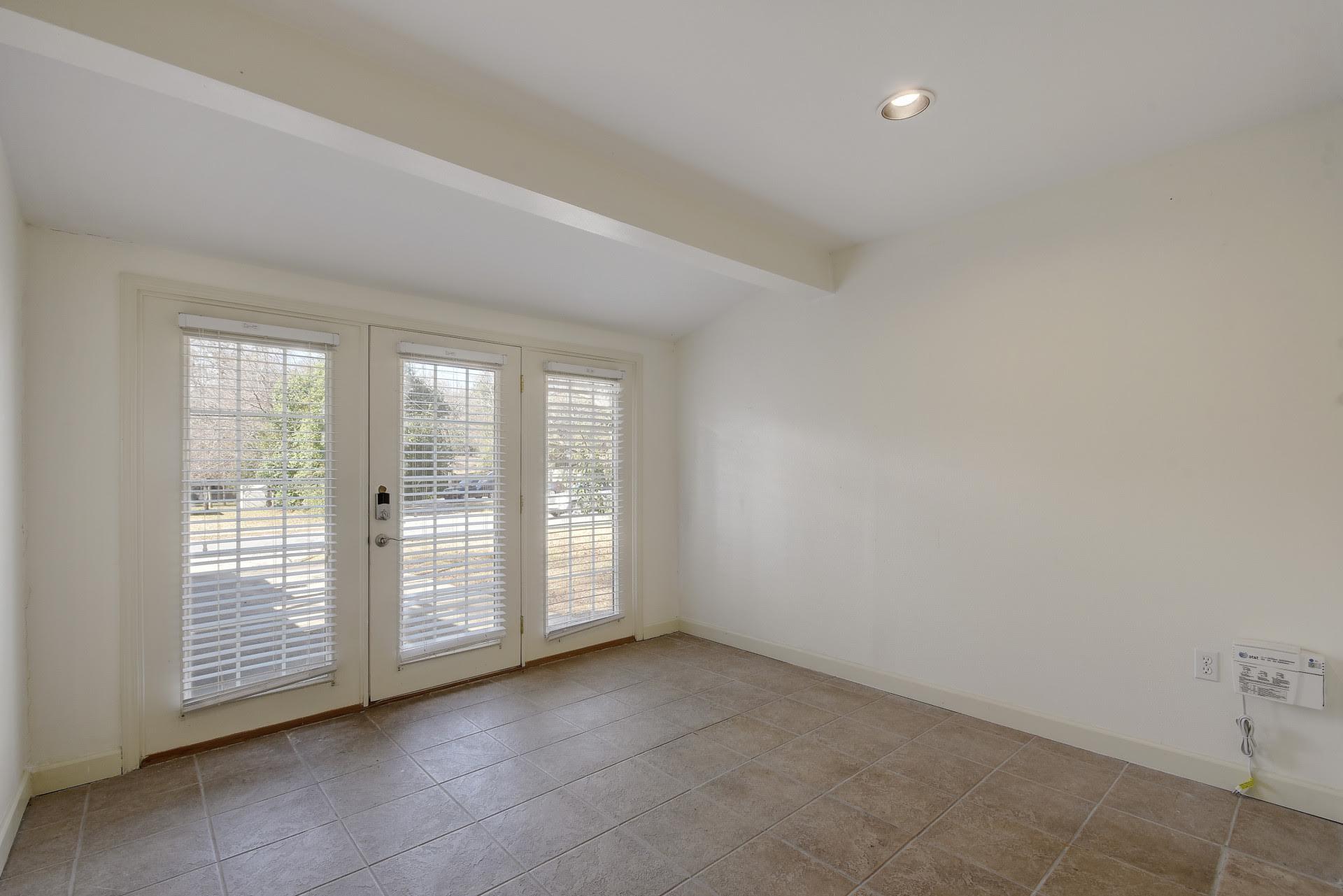 1909 Winsted Ln Property Photo 14