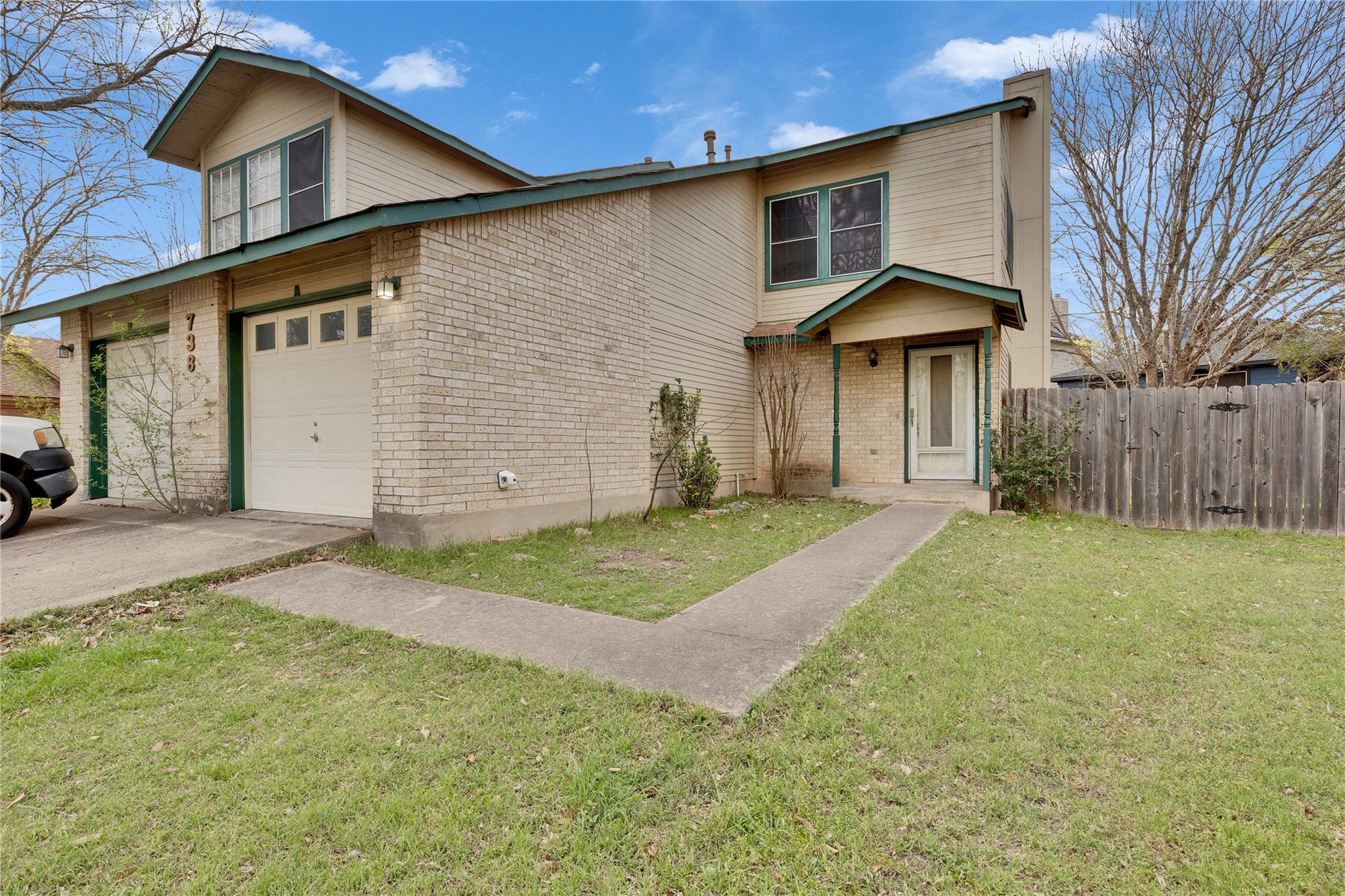 738 Simonetti Dr A Property Photo