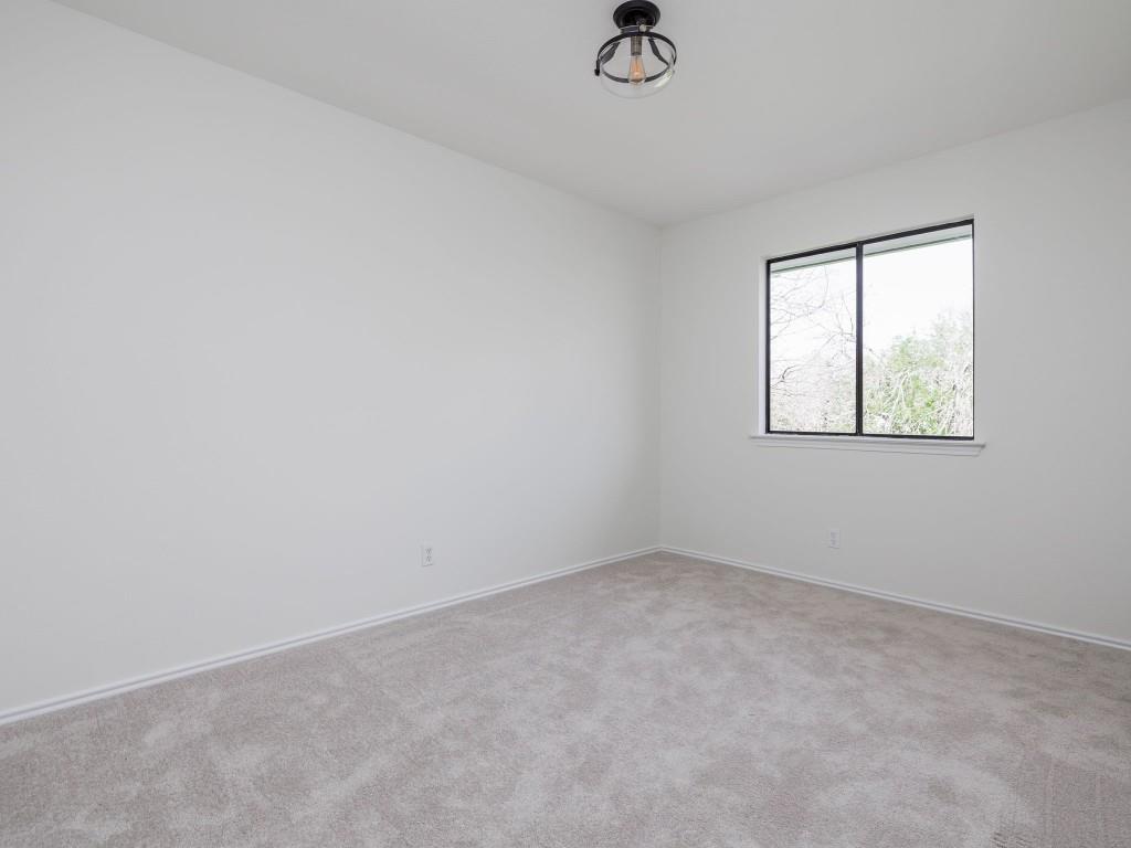 1805 White Oak Cv Property Photo 17