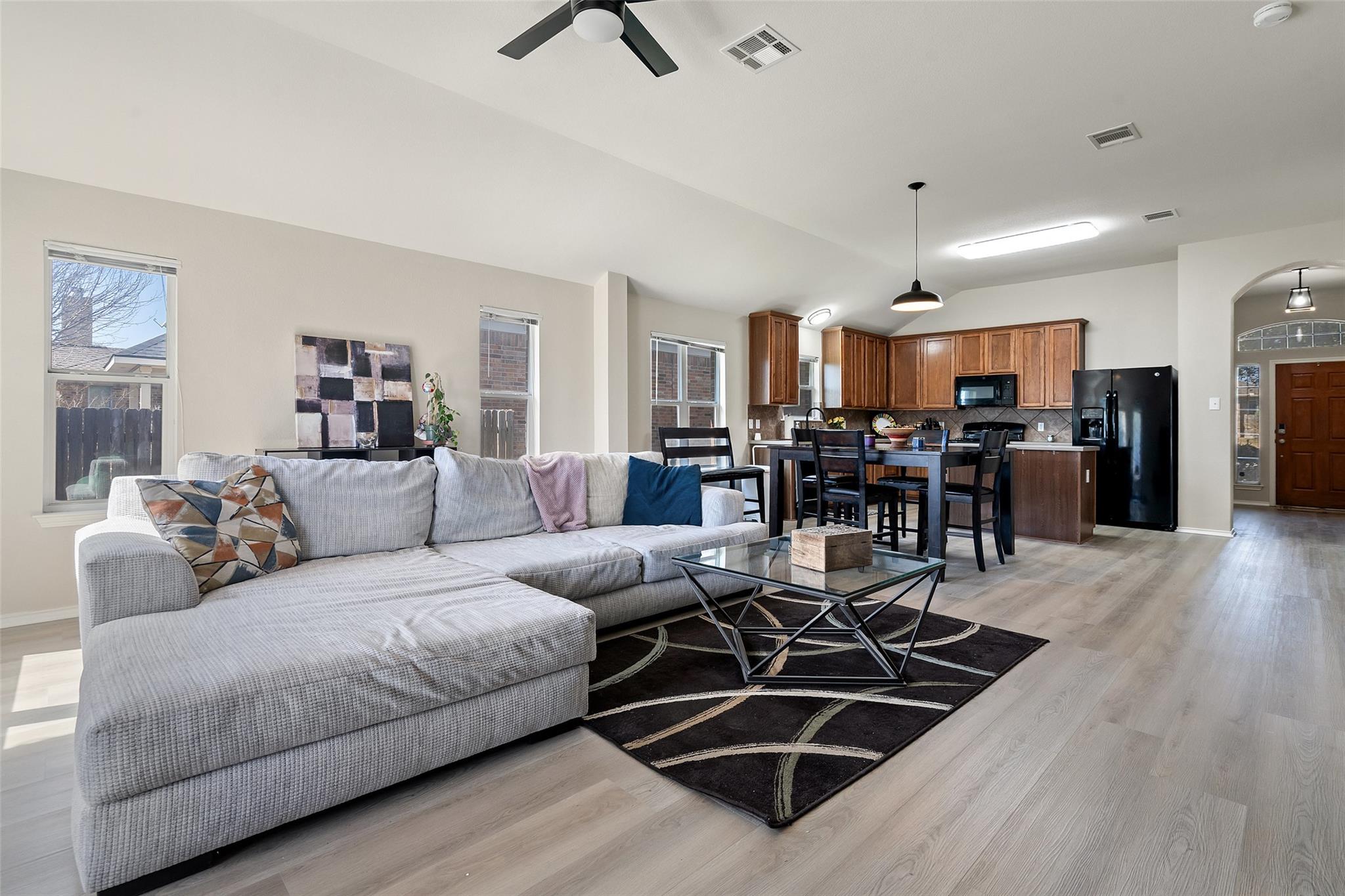 3301 Hawks Swoop Trl Property Photo 4