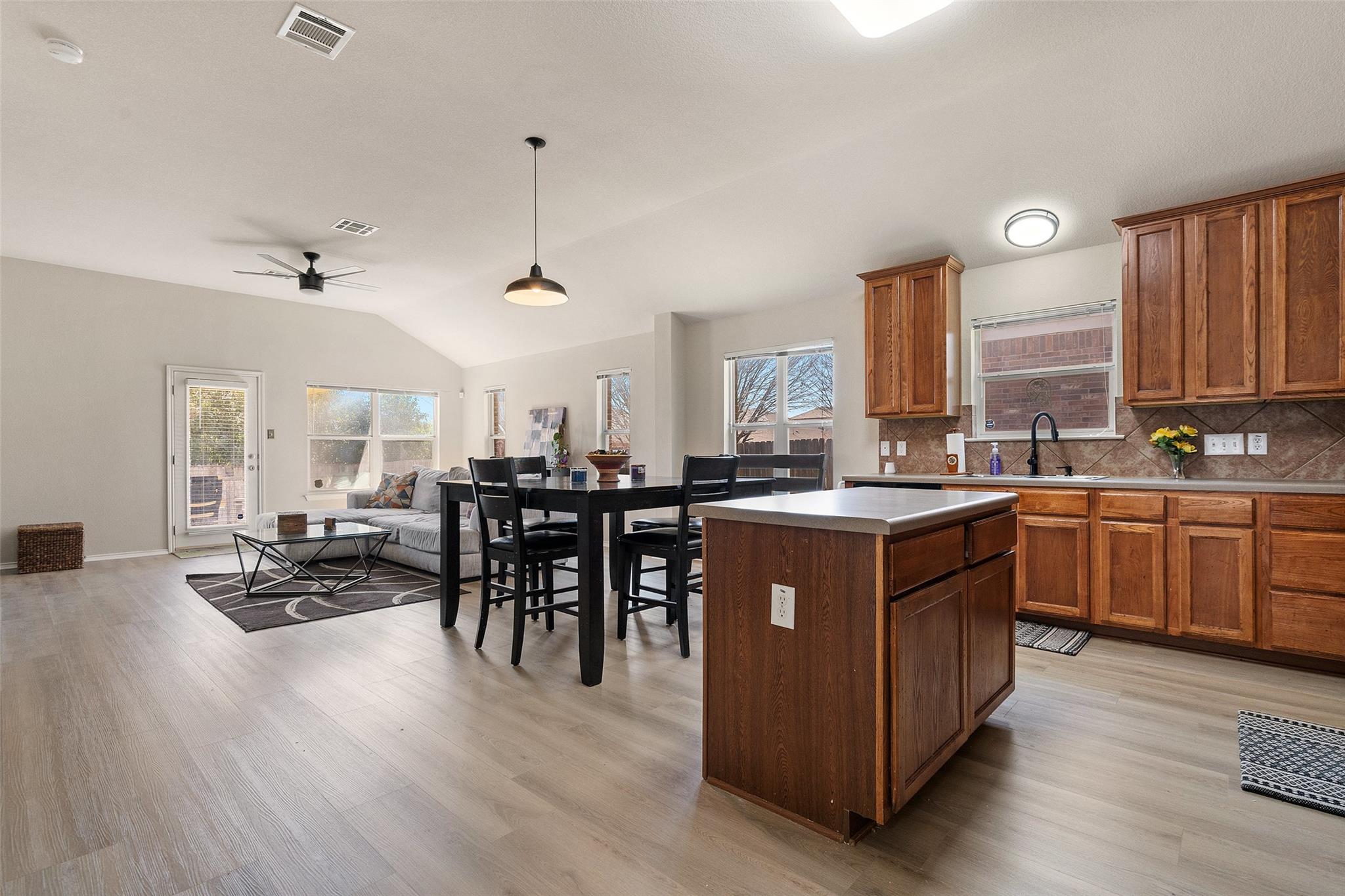 3301 Hawks Swoop Trl Property Photo 7