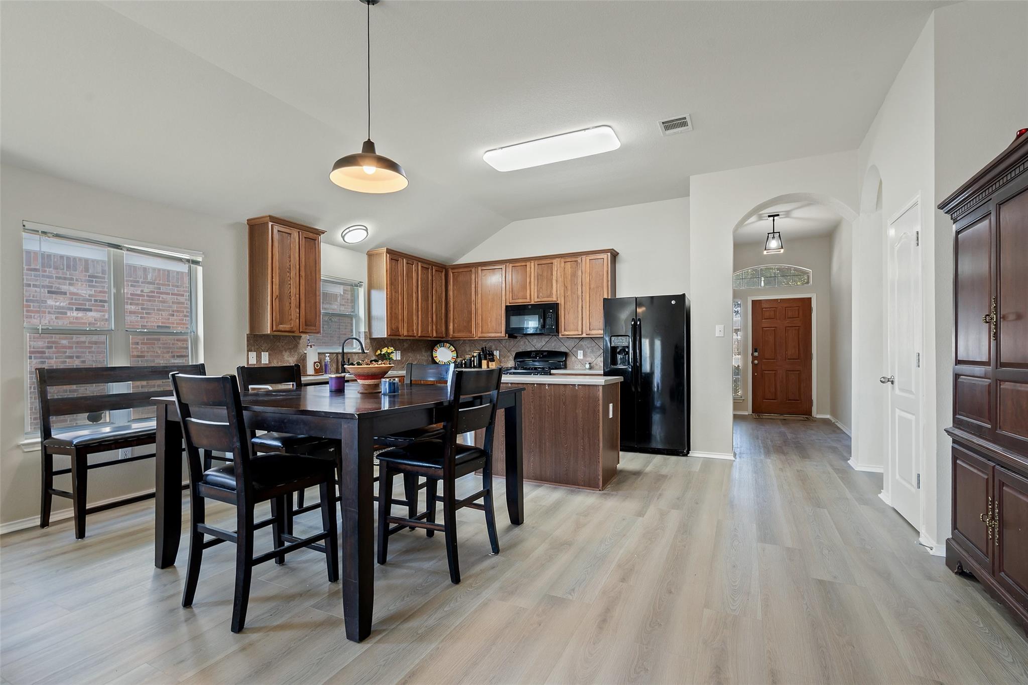 3301 Hawks Swoop Trl Property Photo 9