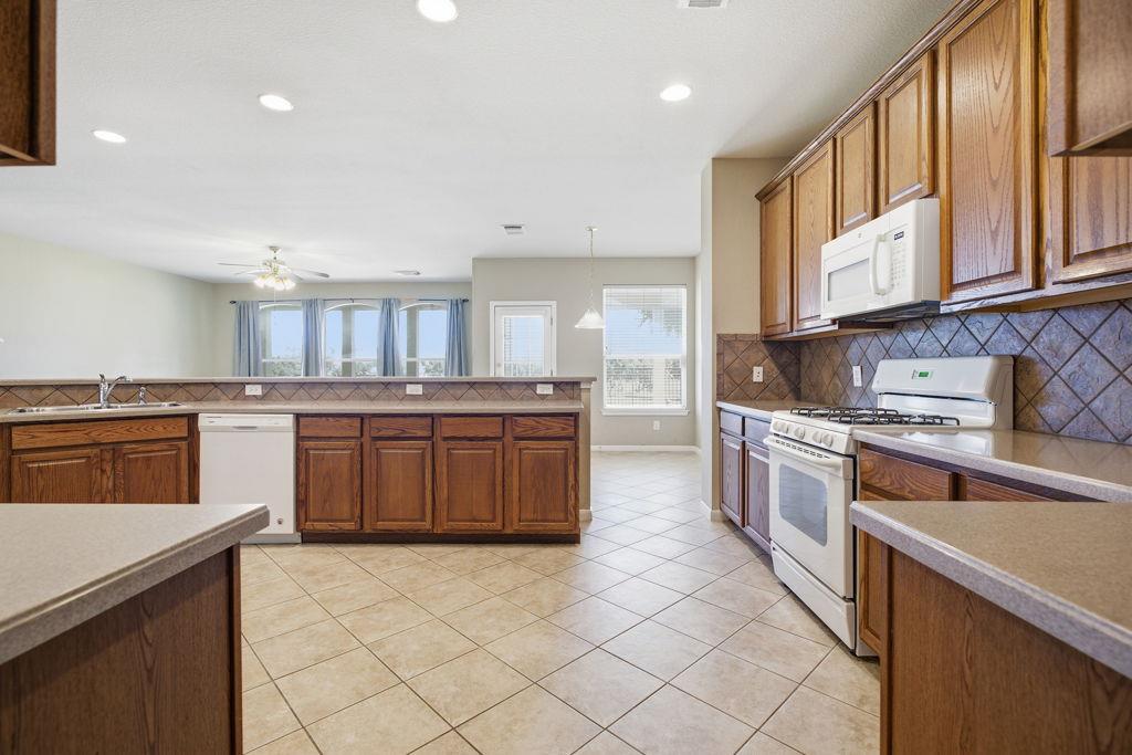 904 Winding Creek Pl Property Photo 10