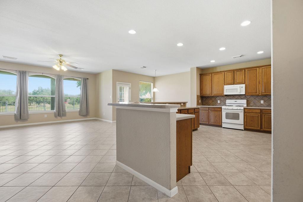 904 Winding Creek Pl Property Photo 13