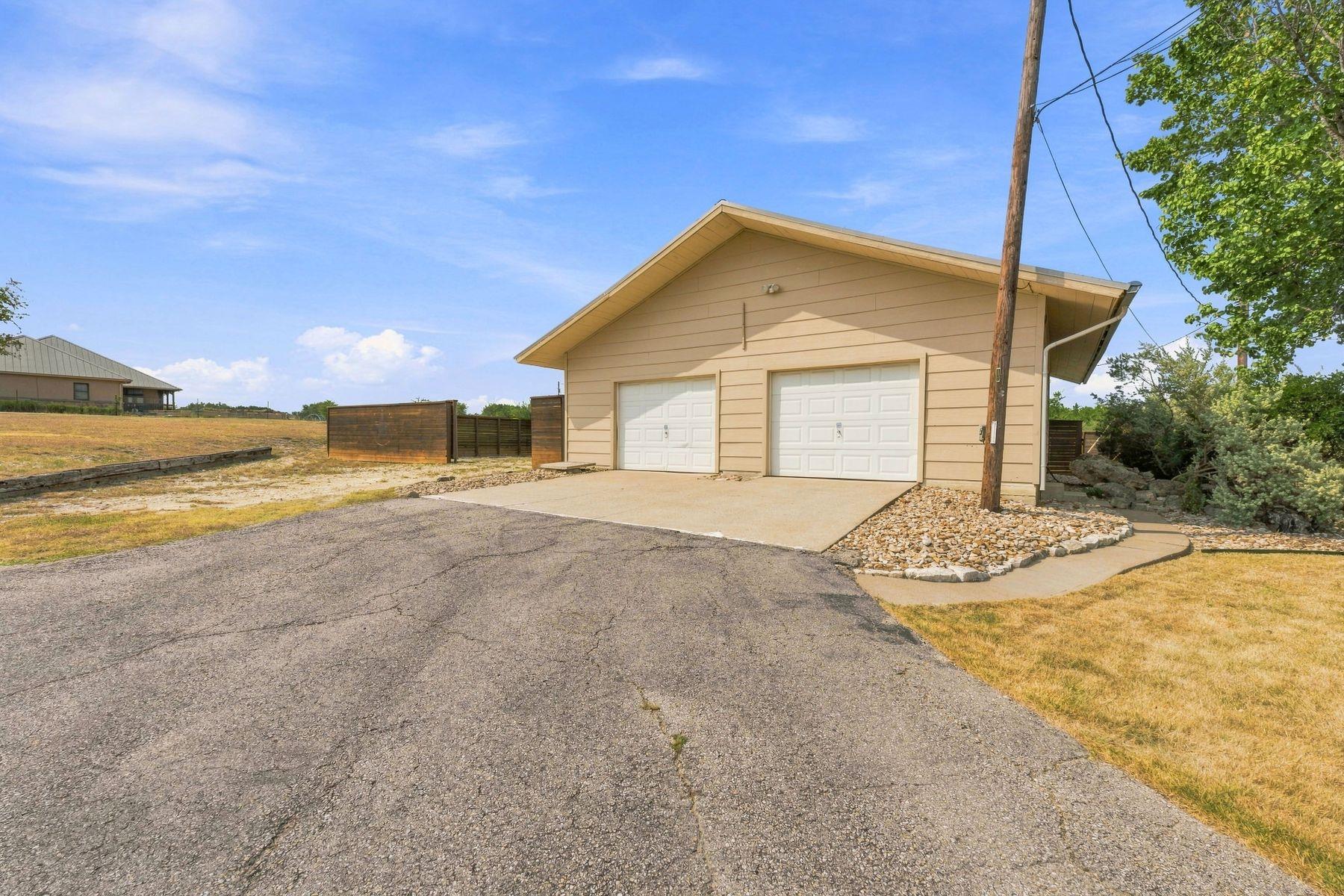 102 Valley View Dr E Property Photo 32