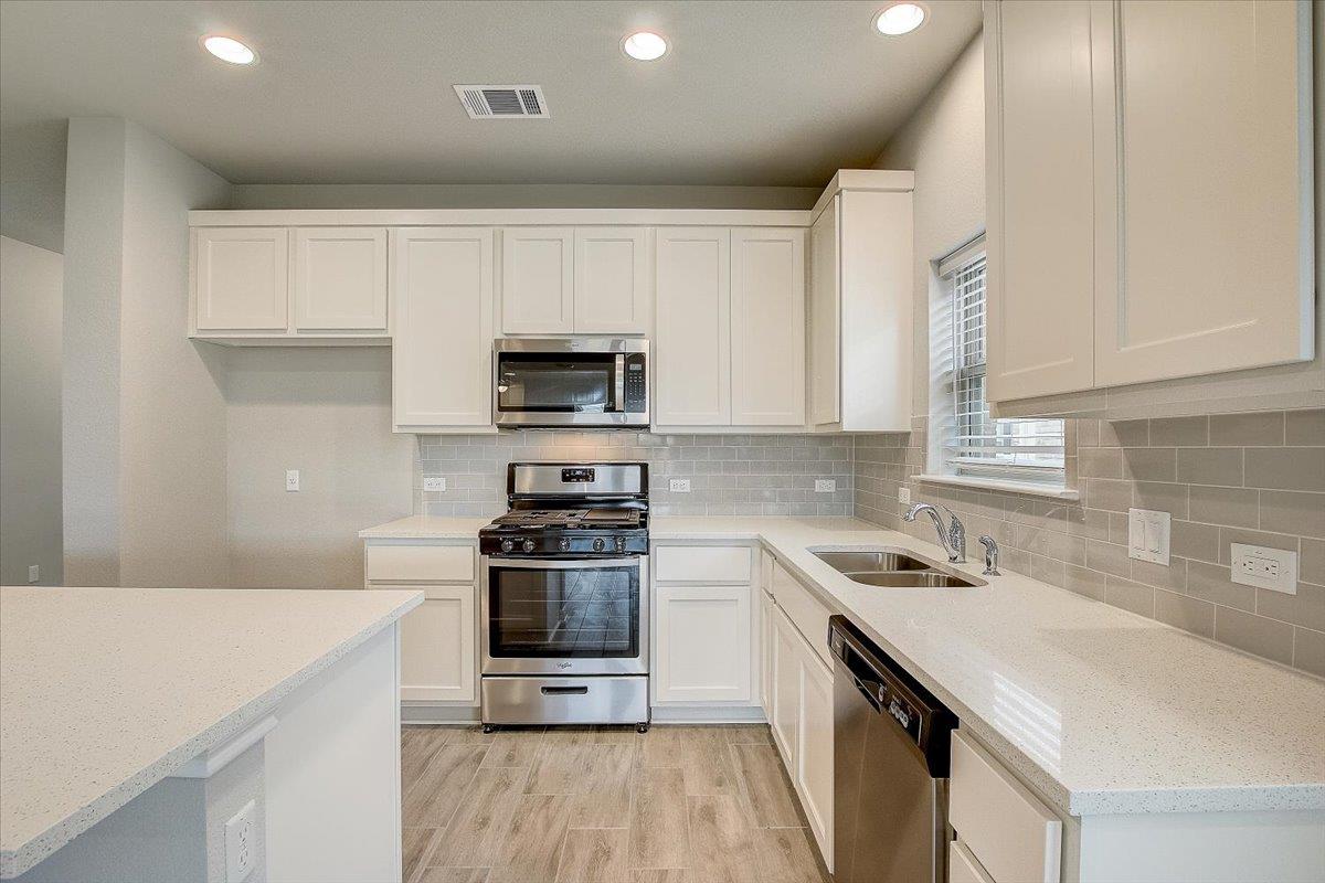 108 Peruvian Ln Property Photo 8