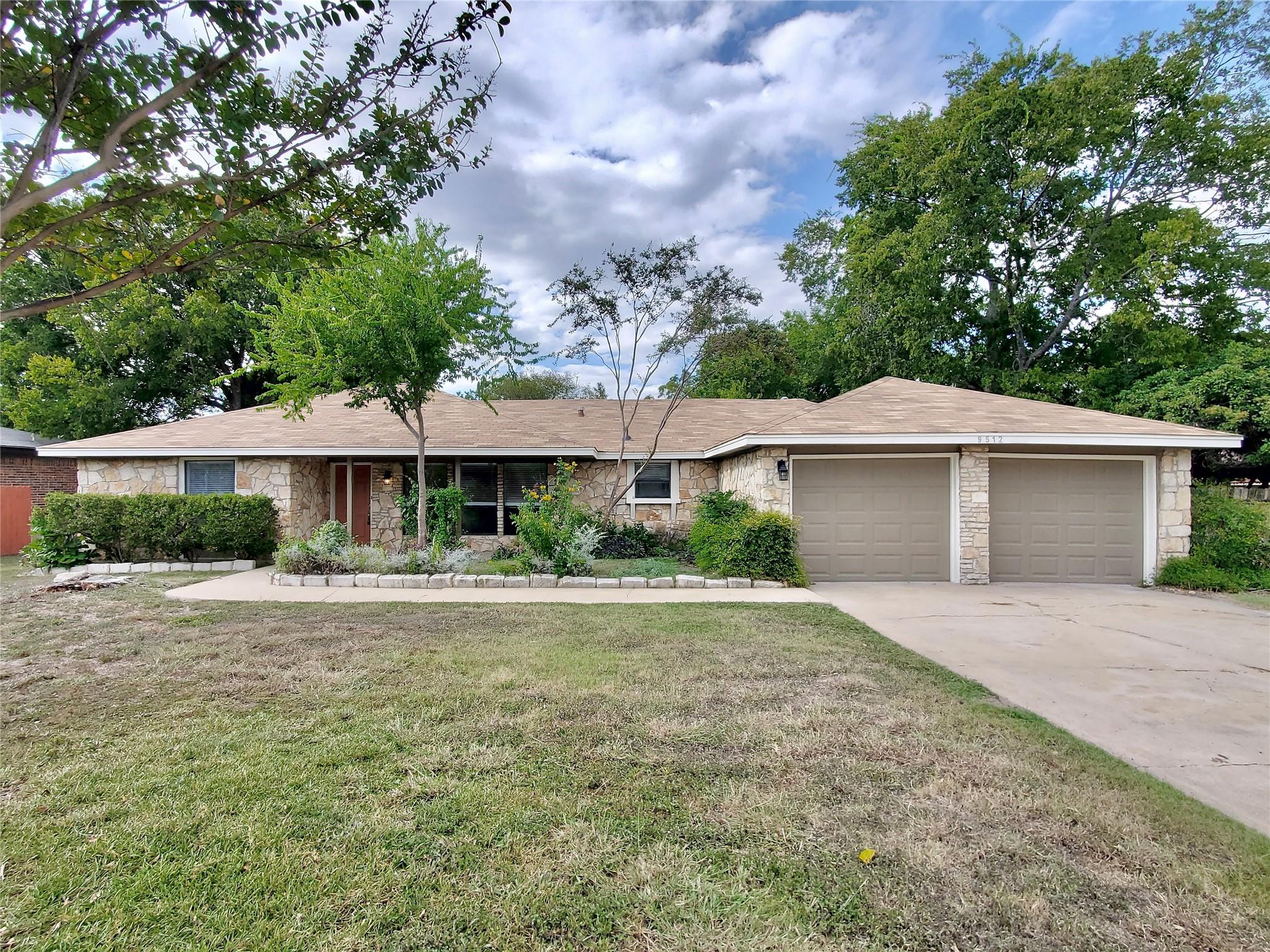 9512 Meadowheath Dr Property Photo