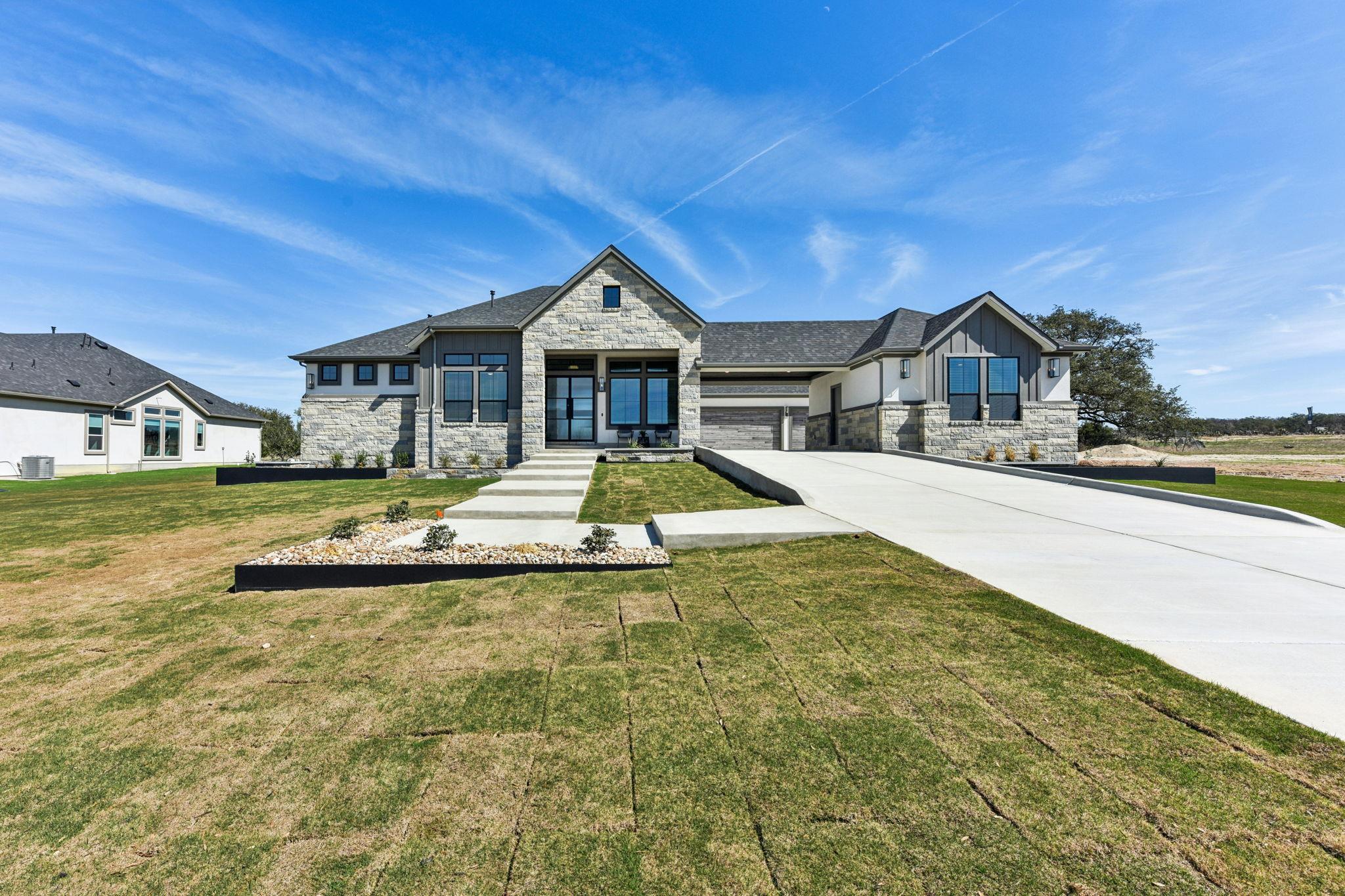 1004 Doelling Dr Property Photo 1