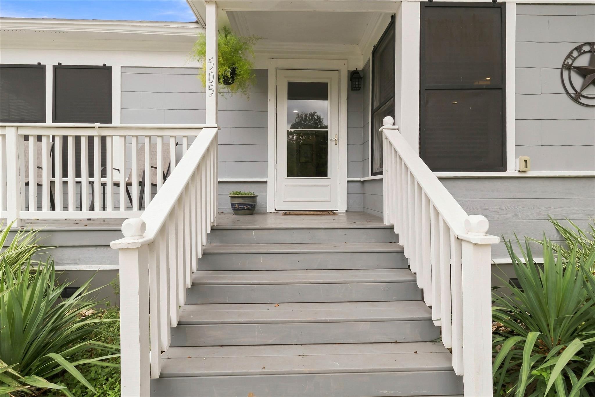 505 Lee St Property Photo 4